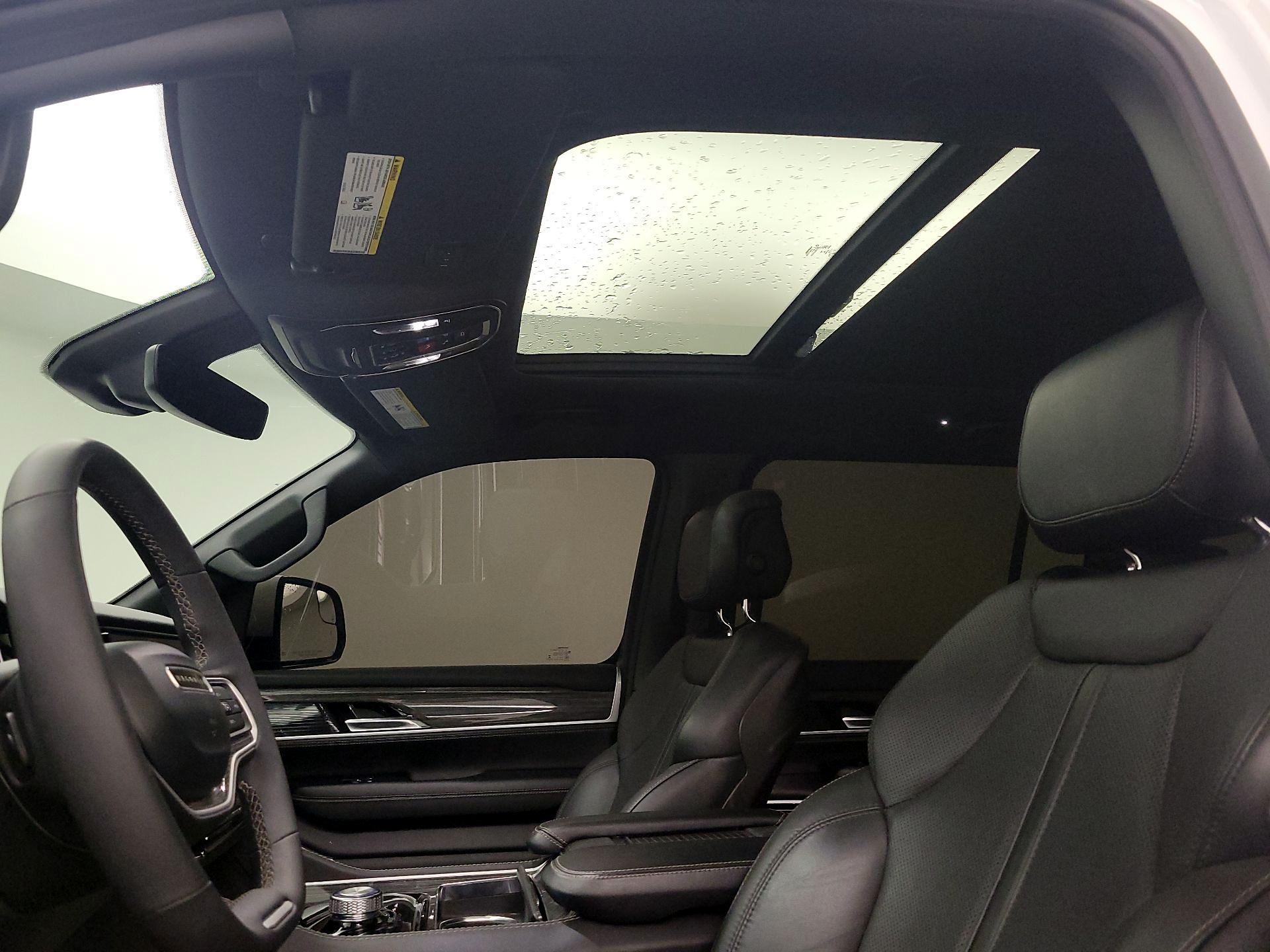 Thumbnail: 2022 Jeep Wagoneer - 20