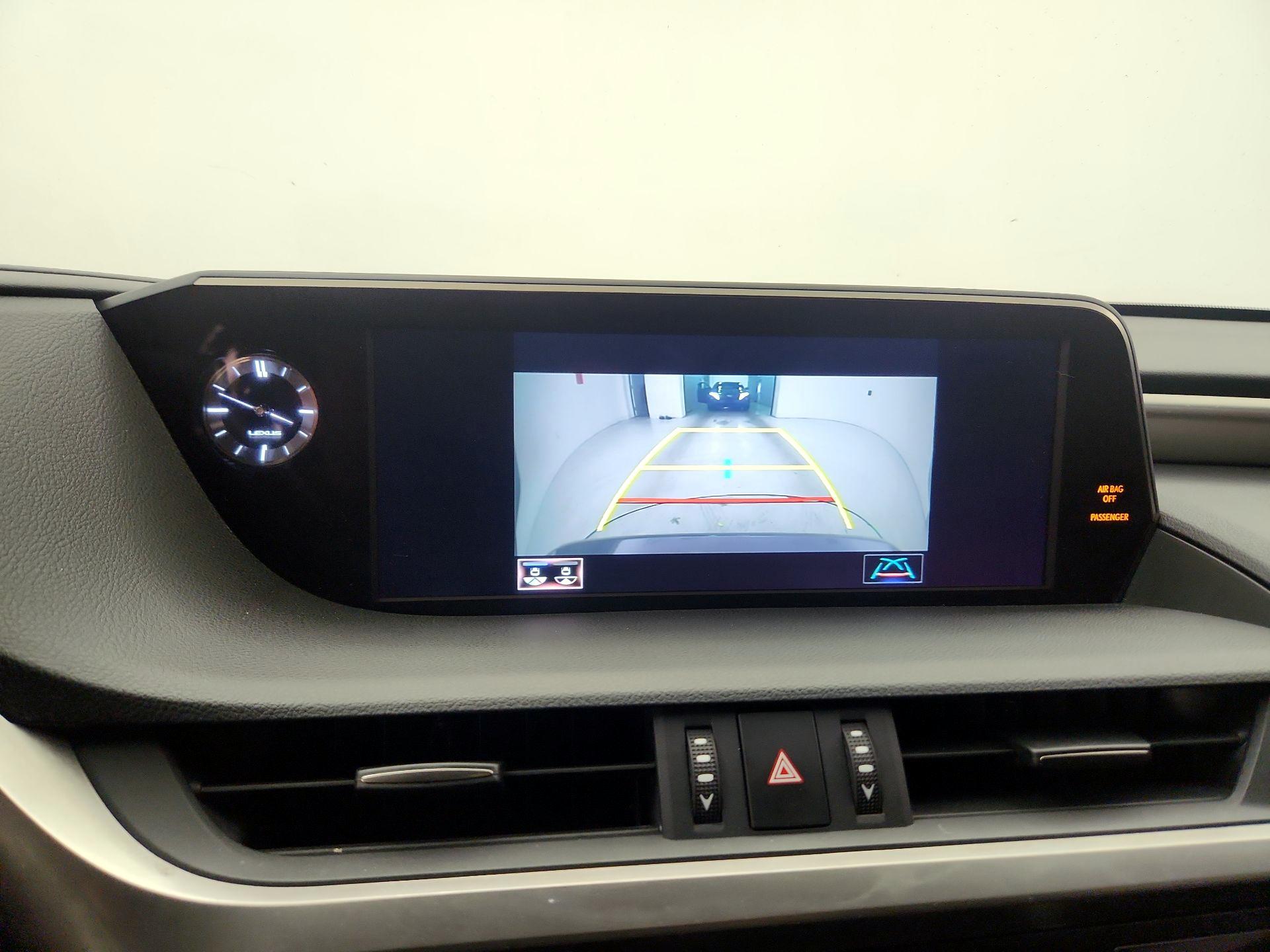 Thumbnail: 2020 Lexus ES - 14