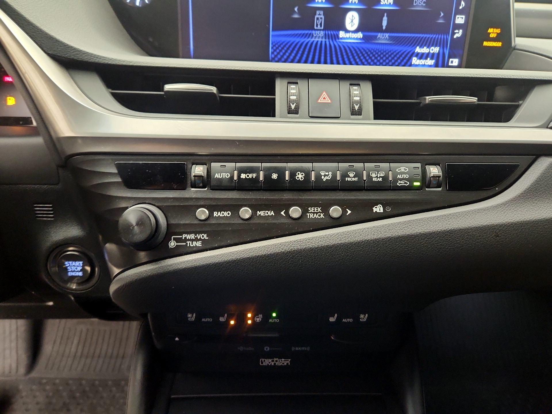 Thumbnail: 2020 Lexus ES - 16