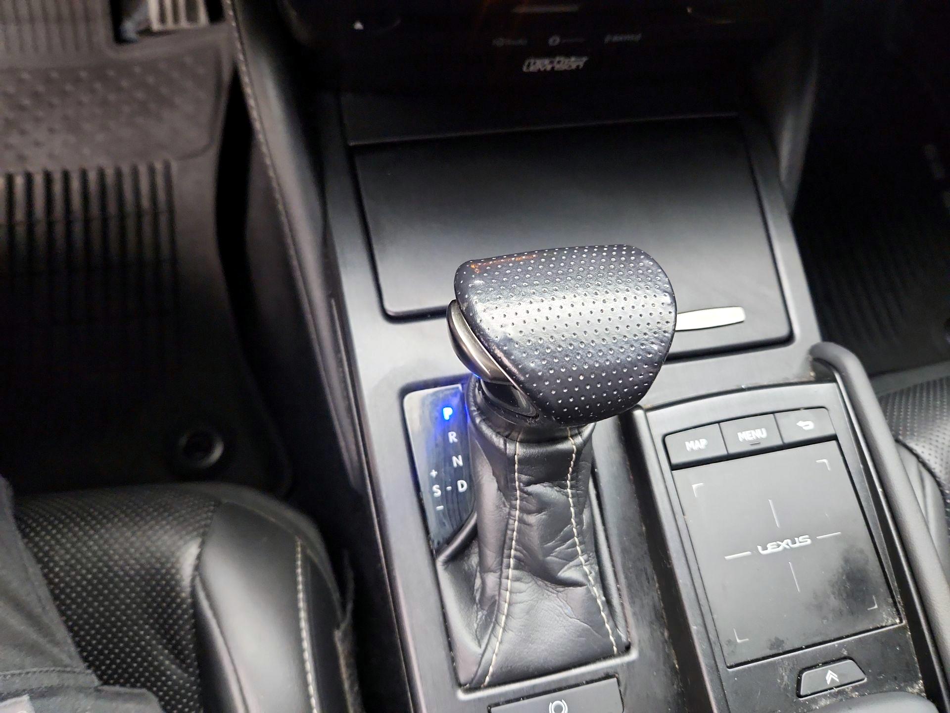 Thumbnail: 2020 Lexus ES - 17