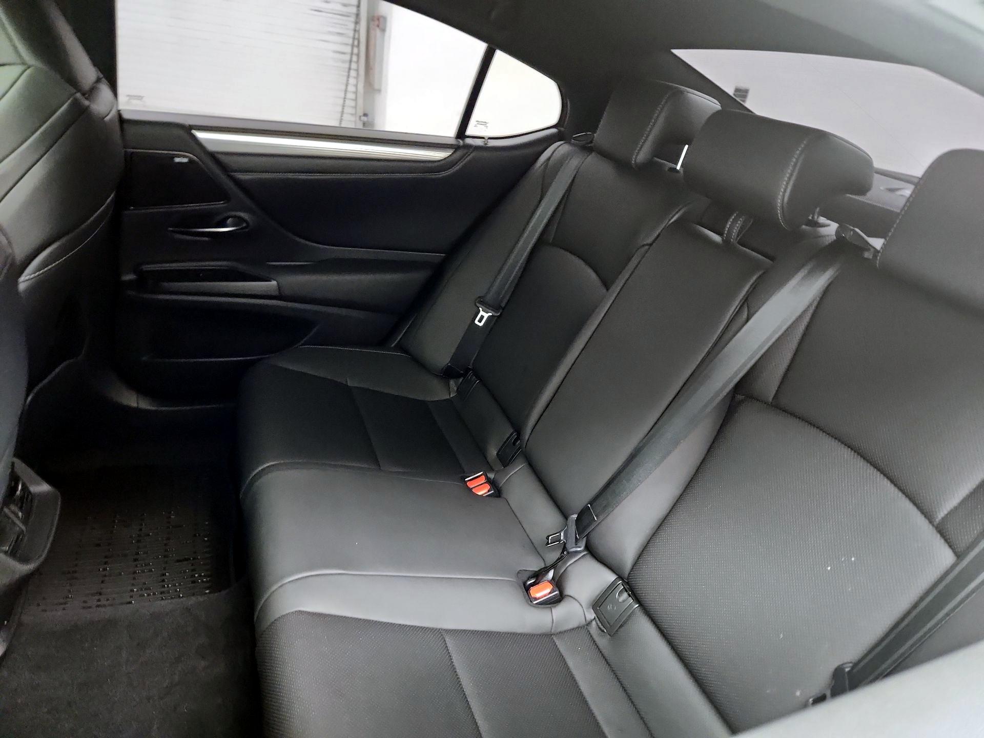 Thumbnail: 2020 Lexus ES - 20