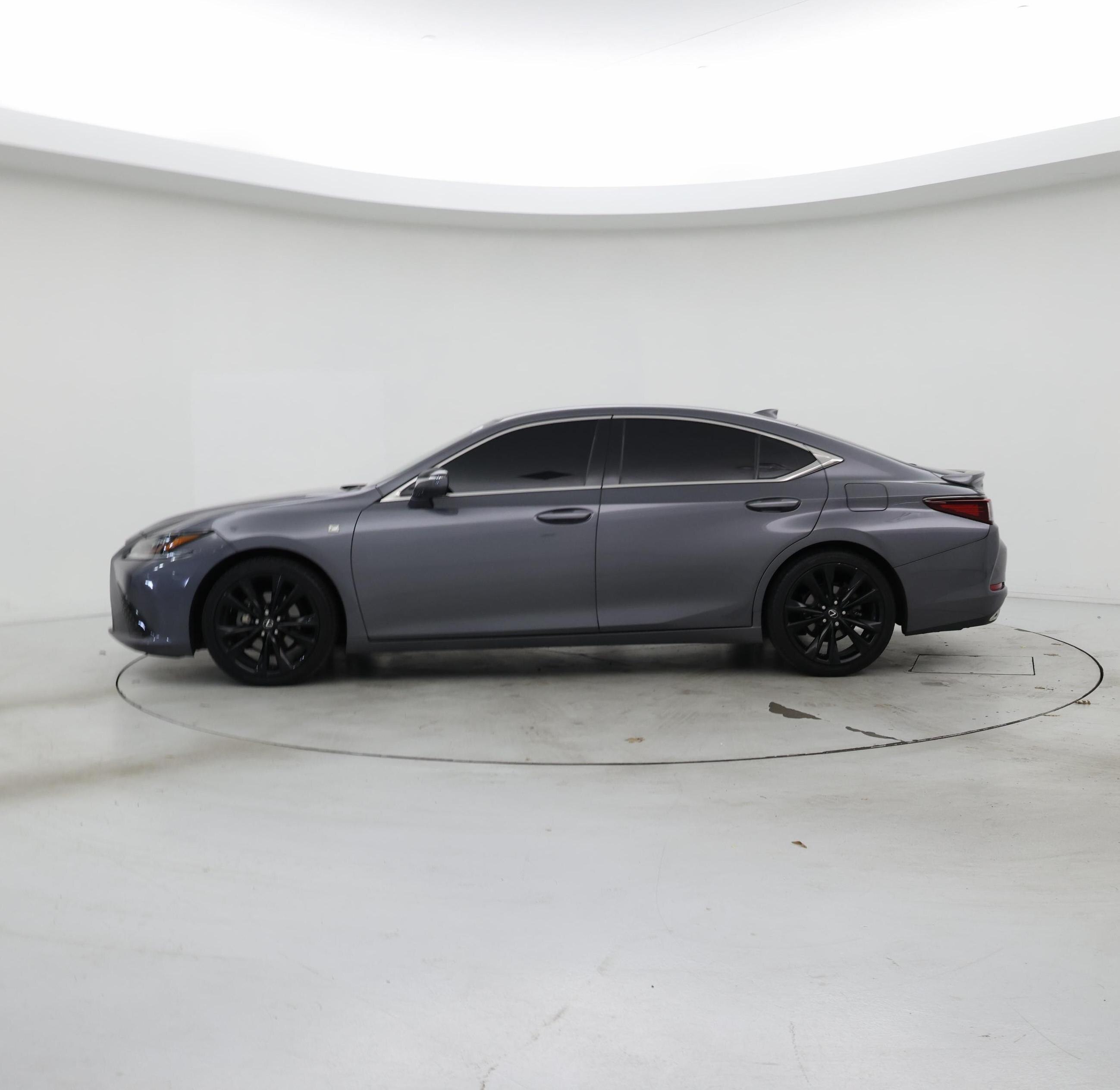 Thumbnail: 2020 Lexus ES - 3