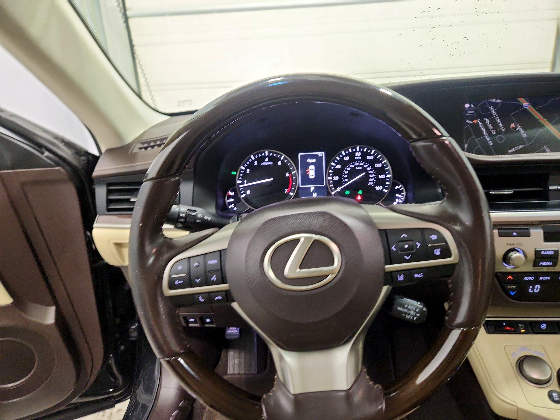 Thumbnail: 2017 Lexus ES - 10