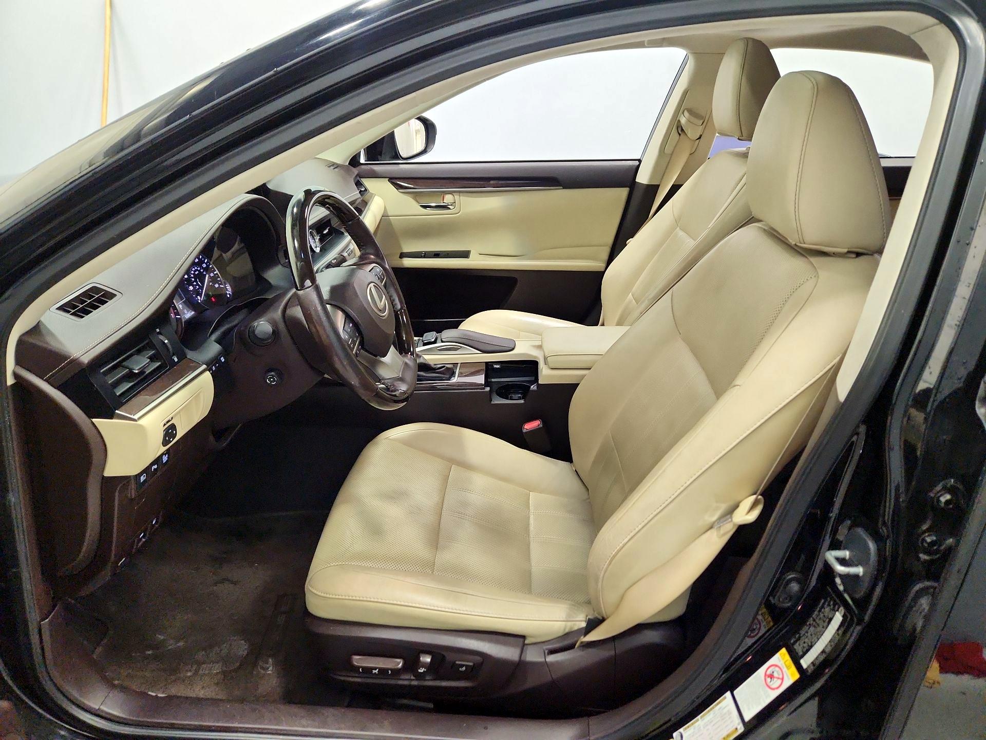 Thumbnail: 2017 Lexus ES - 11