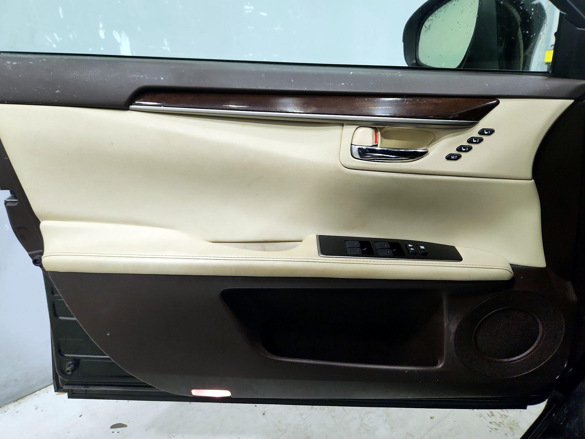 Thumbnail: 2017 Lexus ES - 12