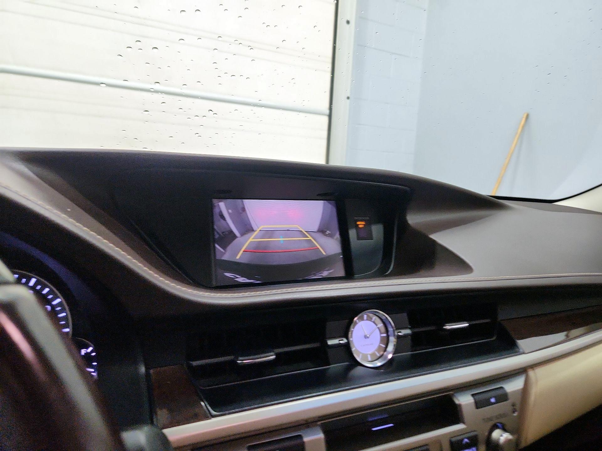 Thumbnail: 2017 Lexus ES - 15