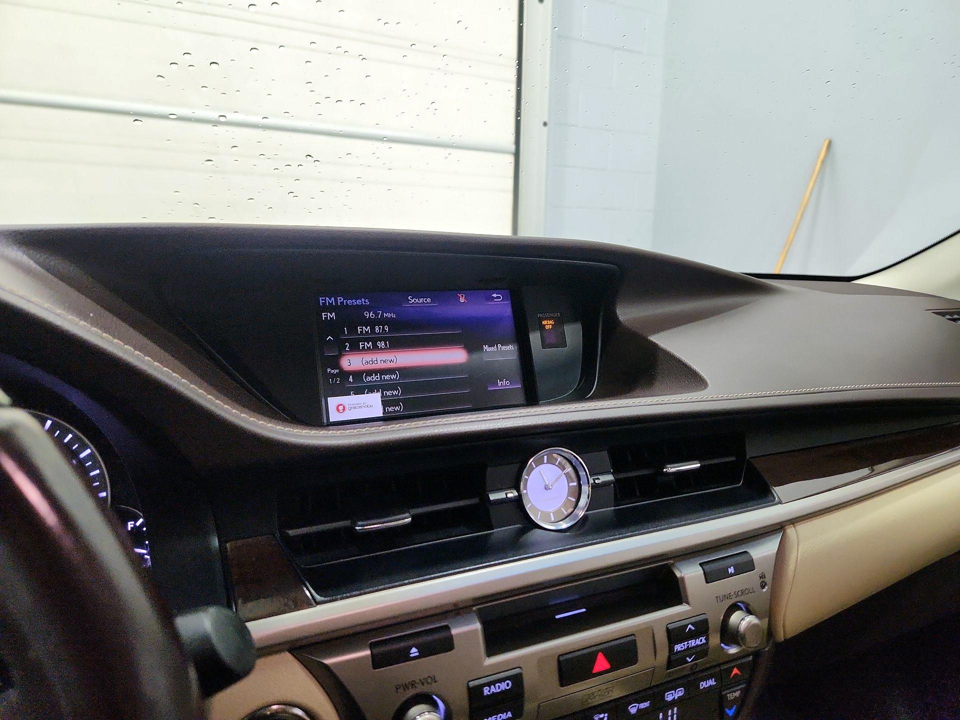 Thumbnail: 2017 Lexus ES - 16