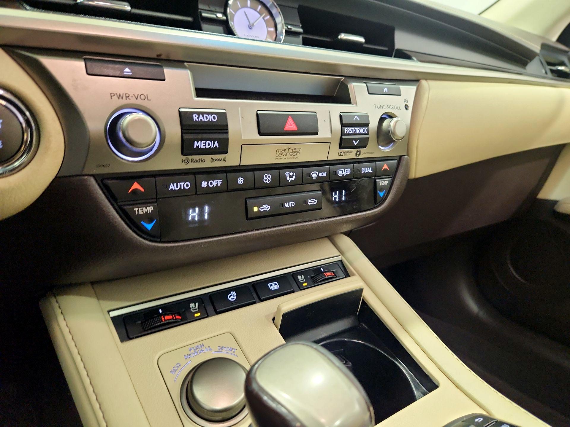 Thumbnail: 2017 Lexus ES - 17