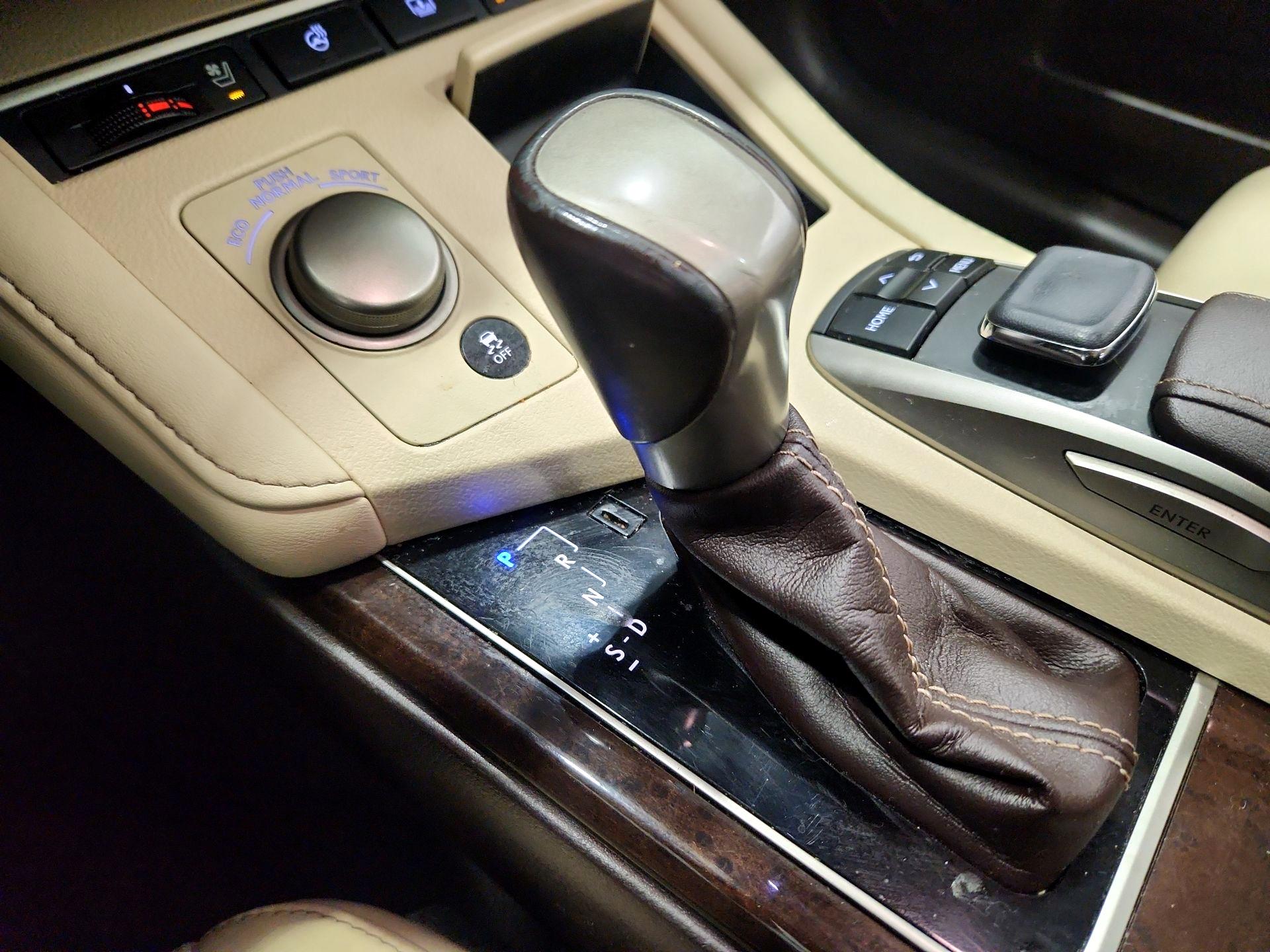 Thumbnail: 2017 Lexus ES - 18