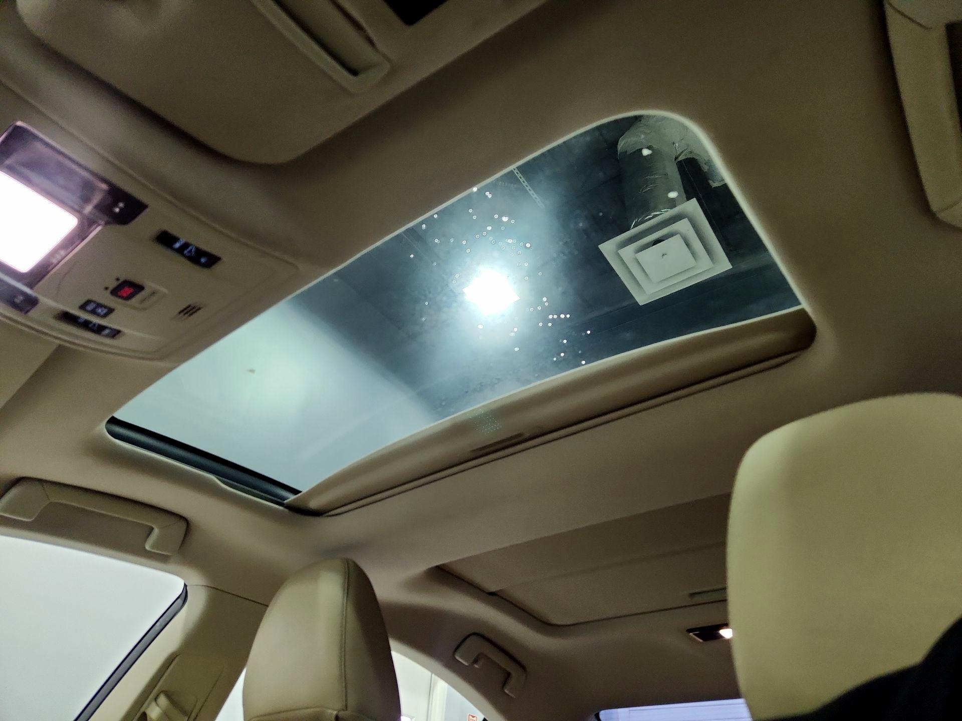 Thumbnail: 2017 Lexus ES - 20