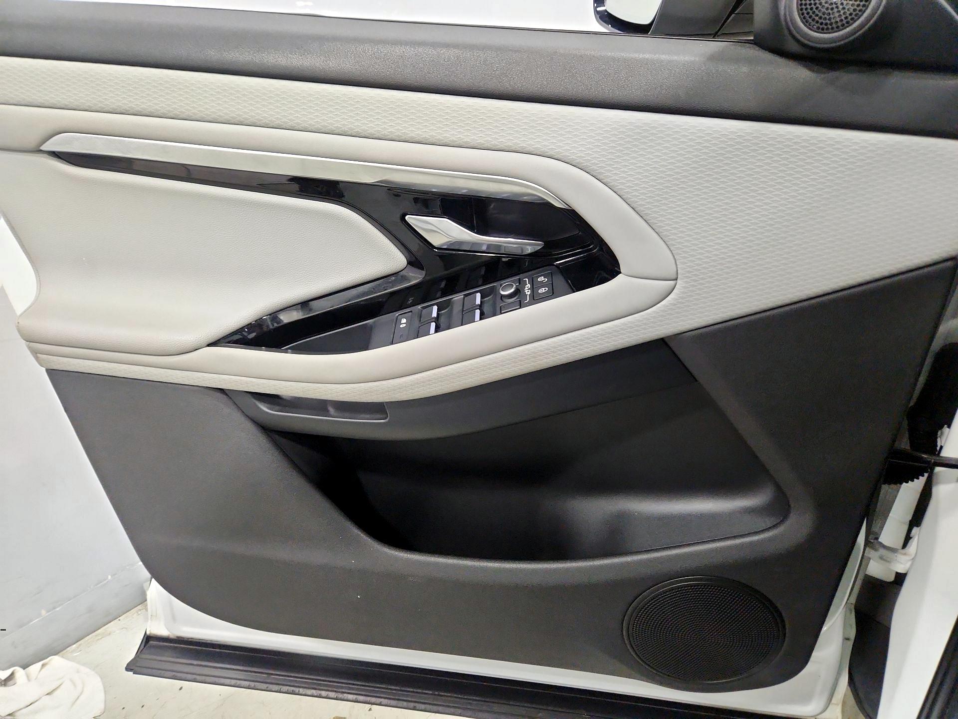 Thumbnail: 2020 Land Rover Range Rover Evoque - 12