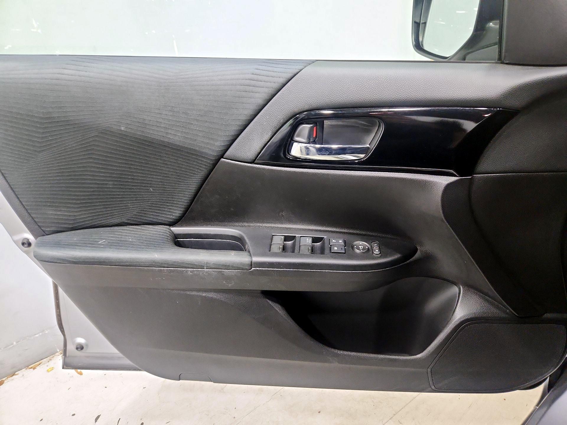 Thumbnail: 2016 Honda Accord - 12