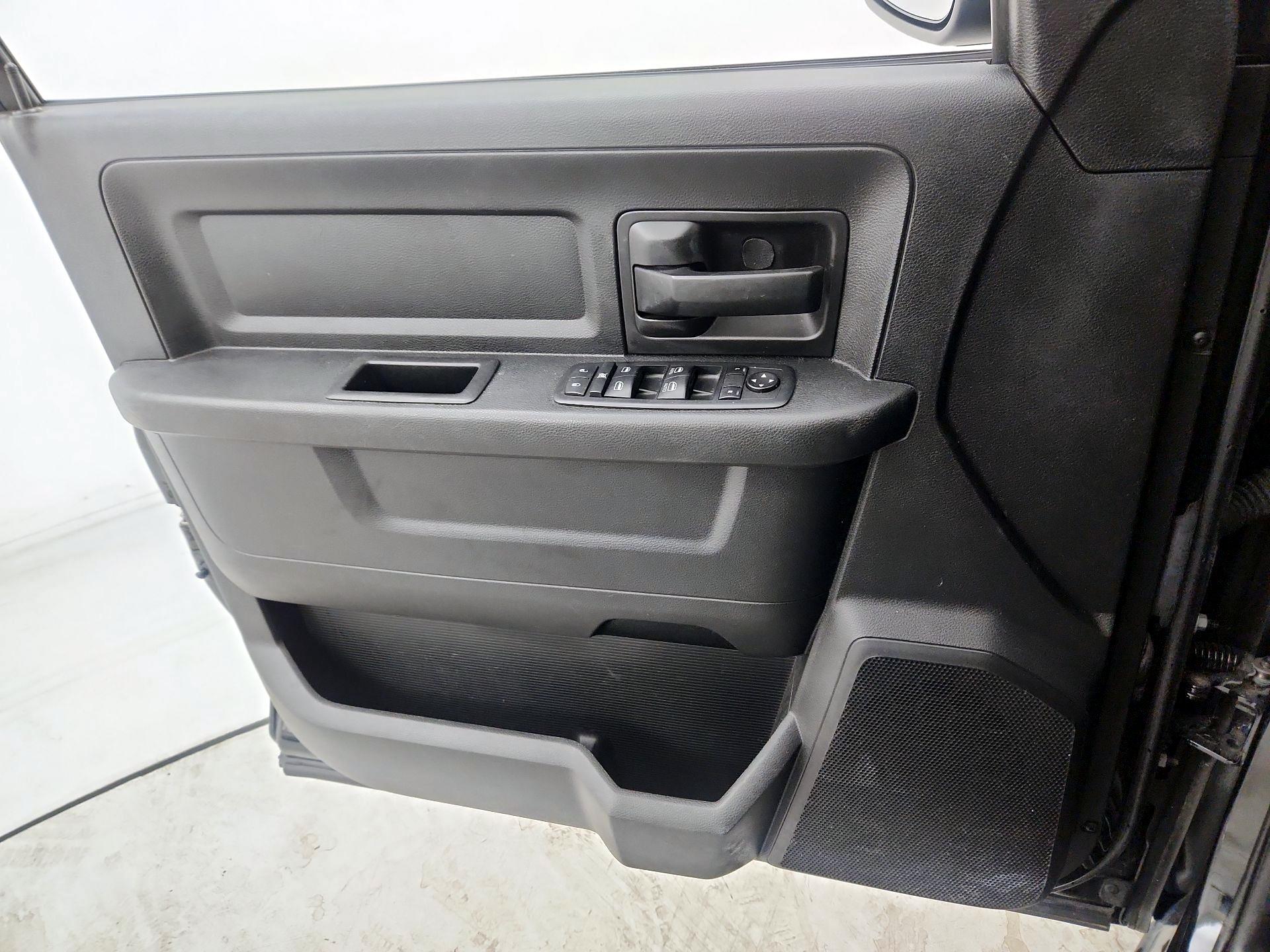 Thumbnail: 2021 RAM 1500 Classic - 12