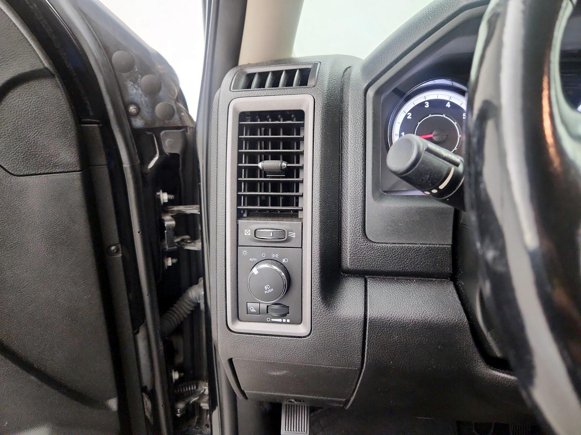 Thumbnail: 2021 RAM 1500 Classic - 13