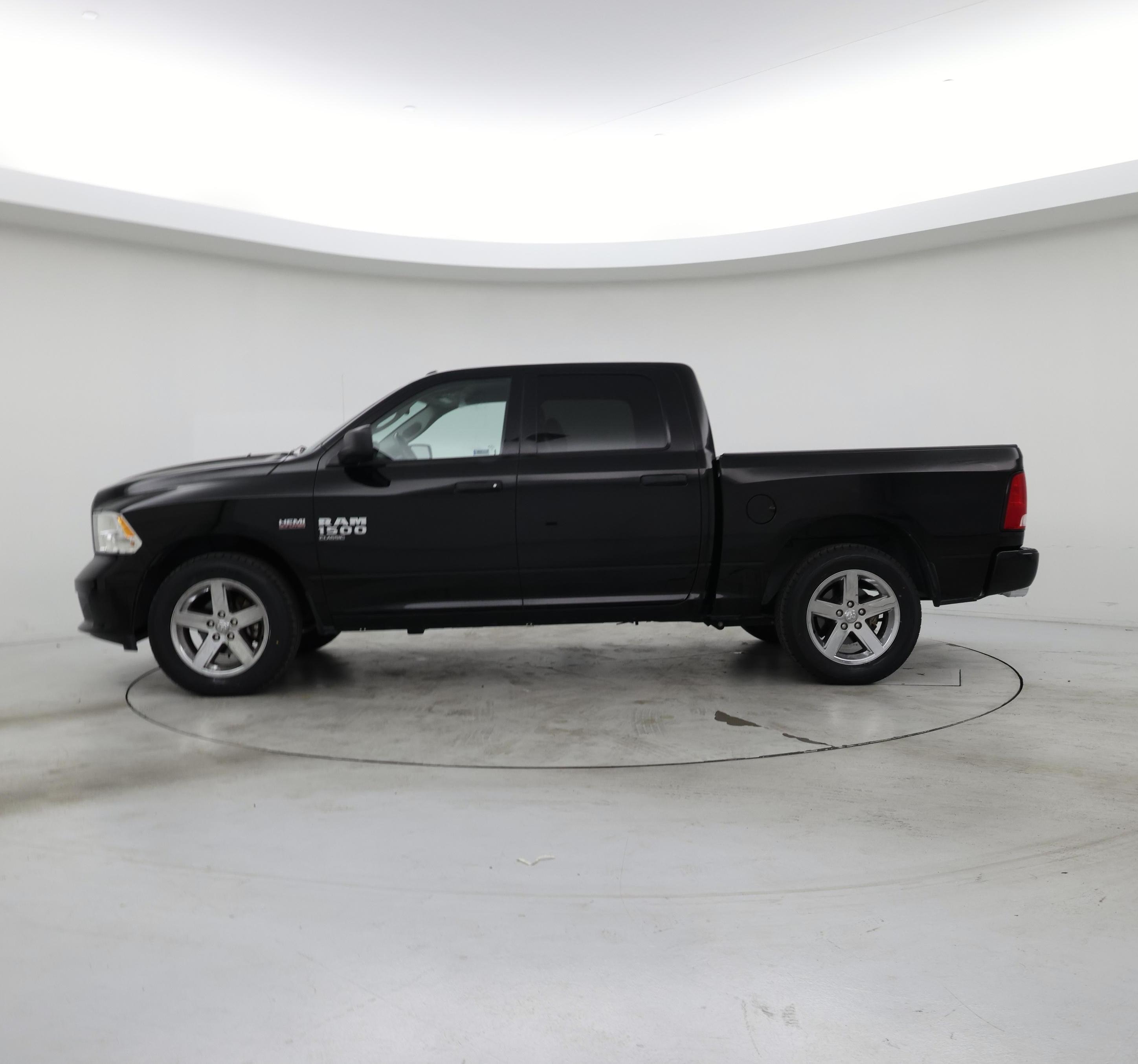 Thumbnail: 2021 RAM 1500 Classic - 3