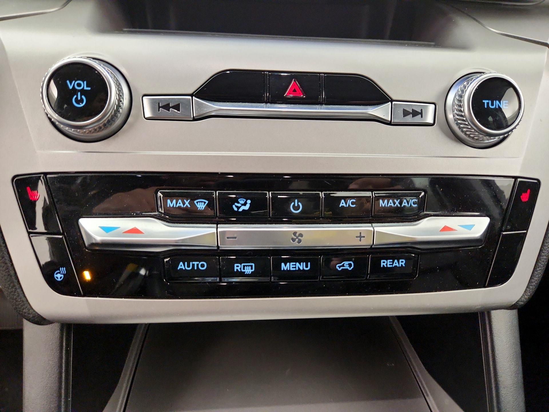 Thumbnail: 2022 Ford Explorer - 15