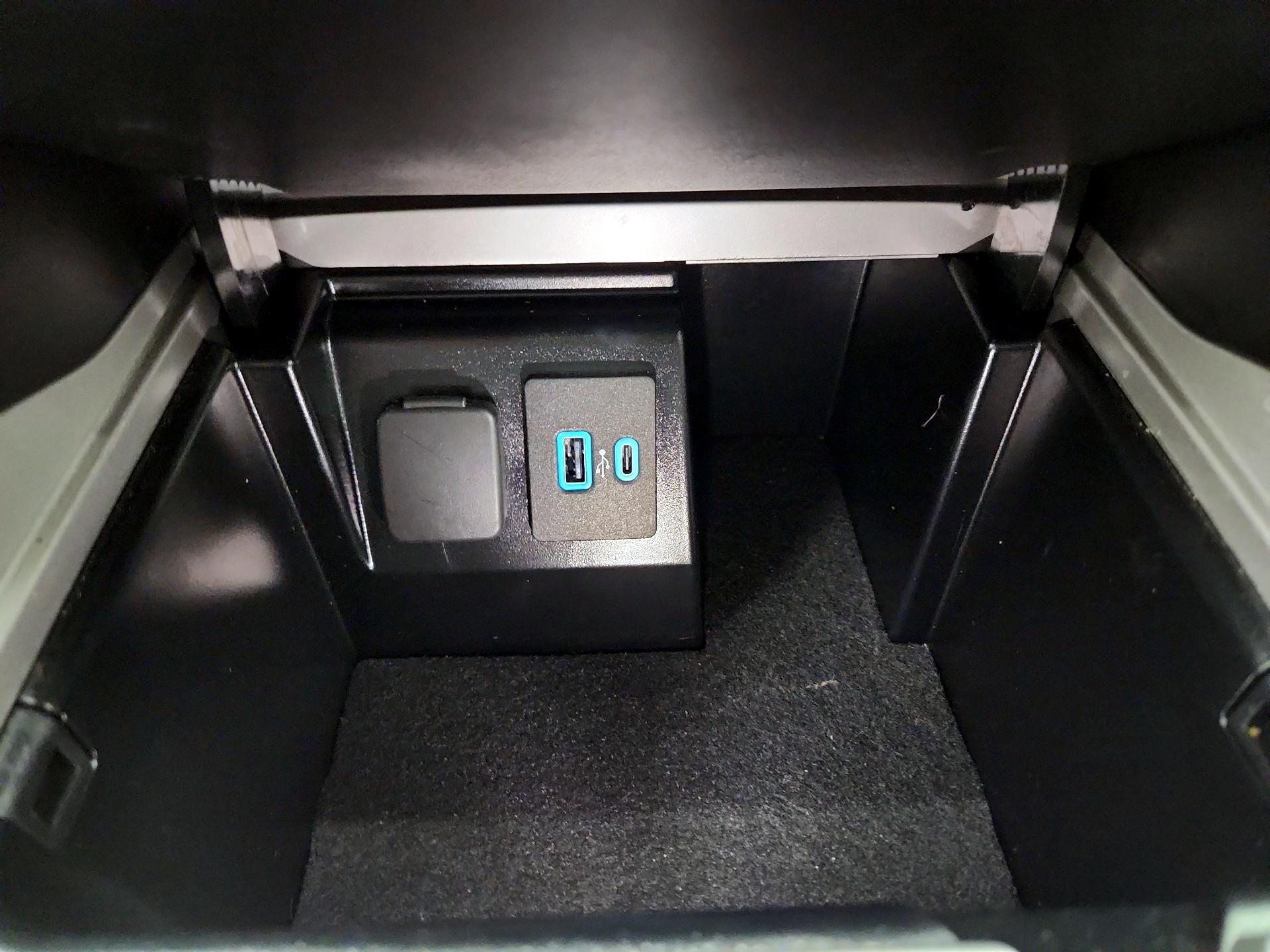 Thumbnail: 2022 Ford Explorer - 17