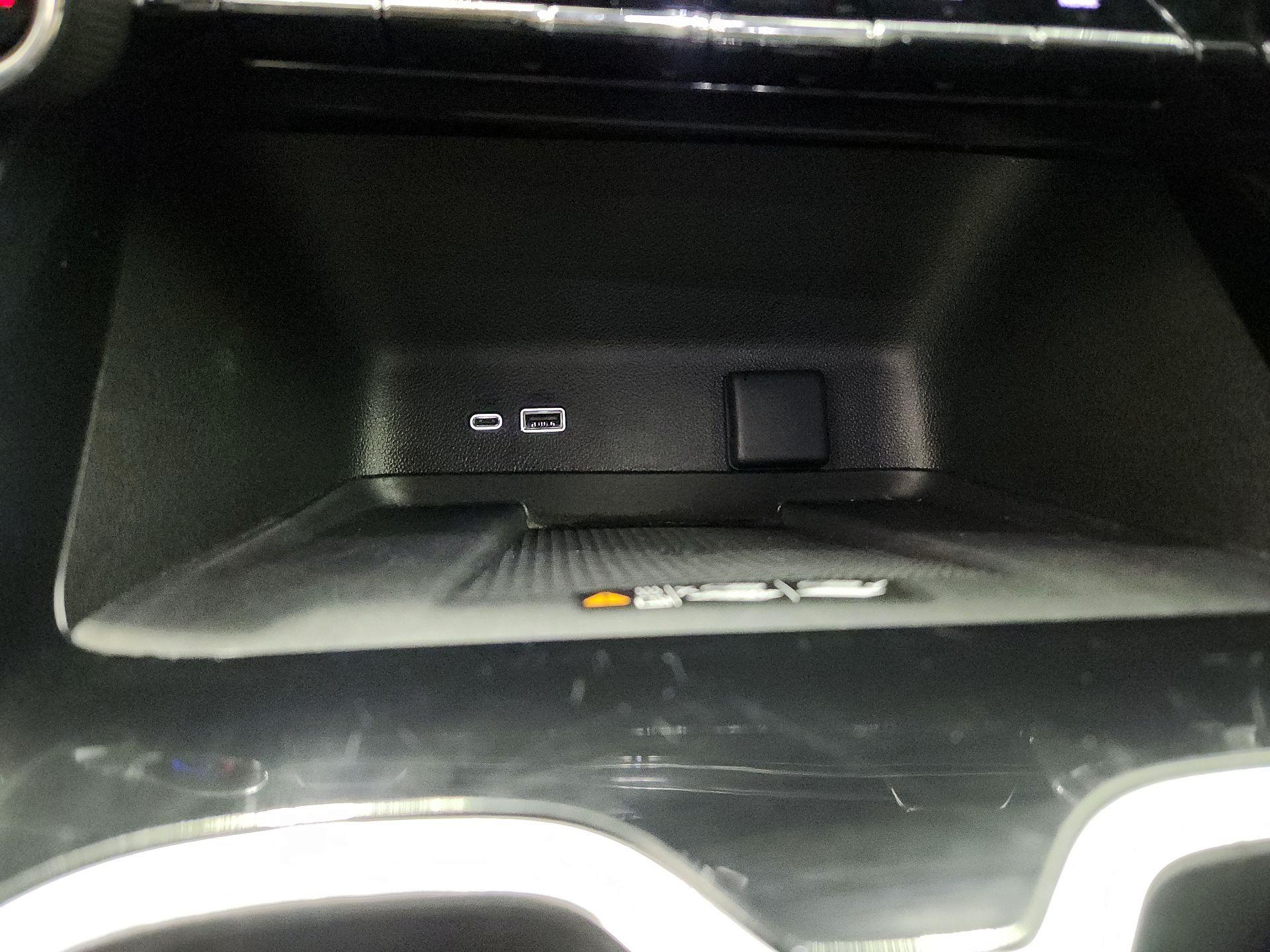 Thumbnail: 2025 Chevrolet Traverse - 18