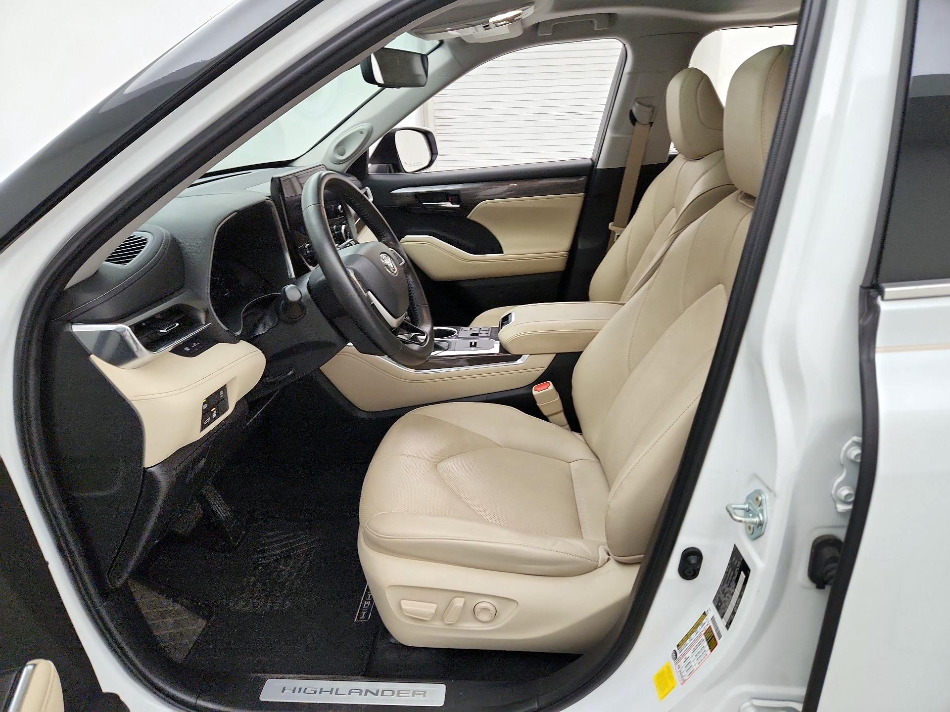 Thumbnail: 2023 Toyota Highlander - 11