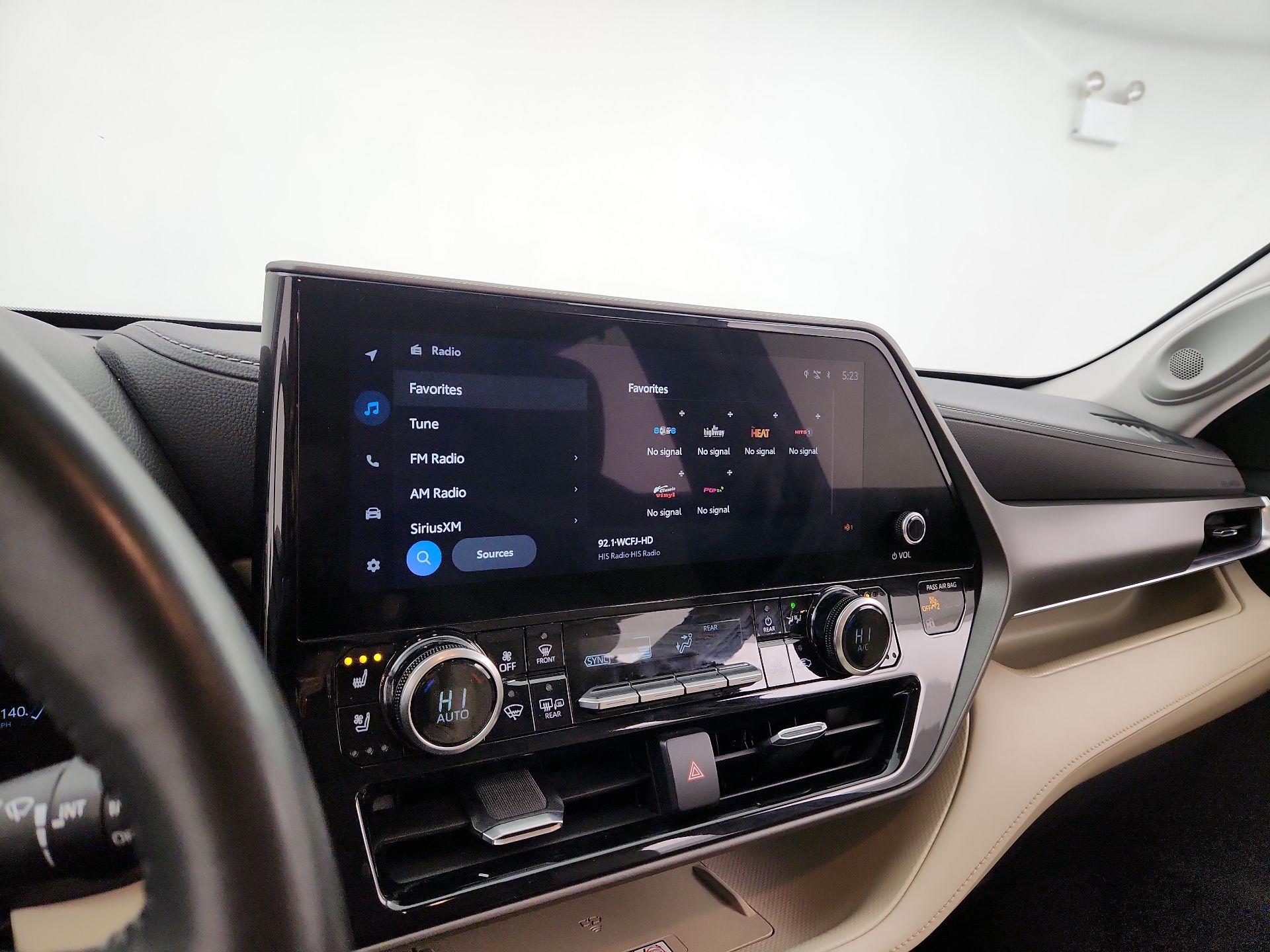 Thumbnail: 2023 Toyota Highlander - 16