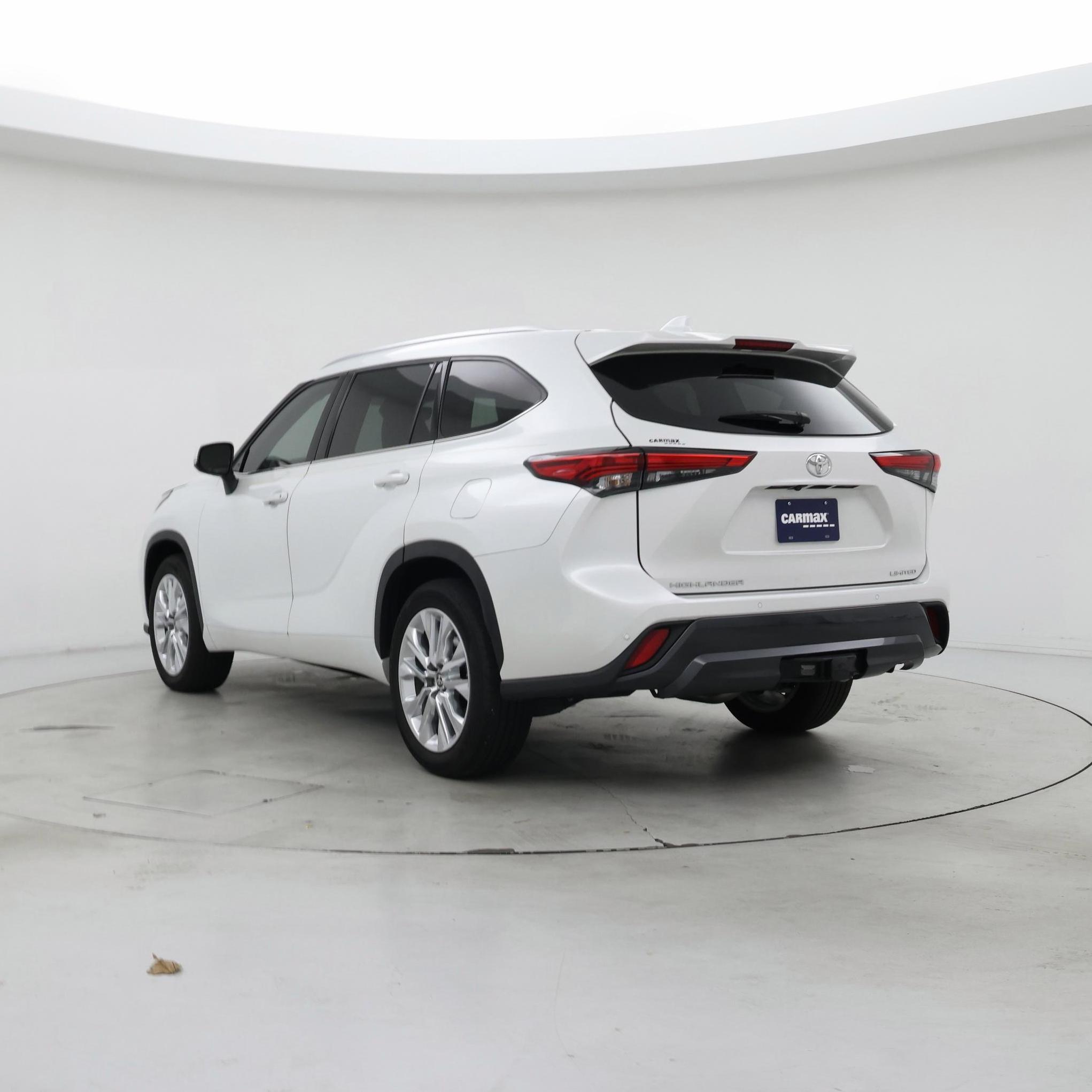 Thumbnail: 2023 Toyota Highlander - 2