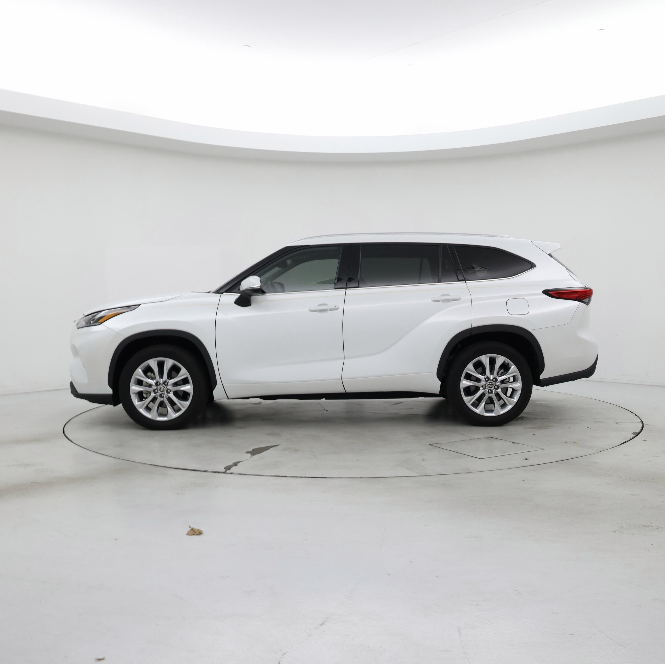 Thumbnail: 2023 Toyota Highlander - 3