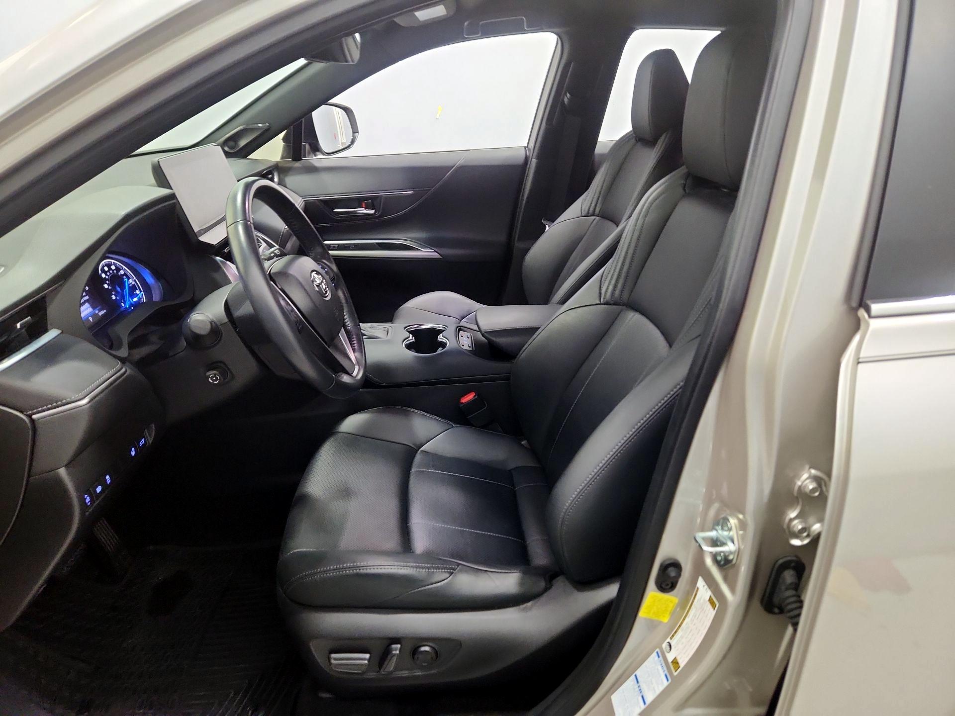 Thumbnail: 2021 Toyota Venza - 11