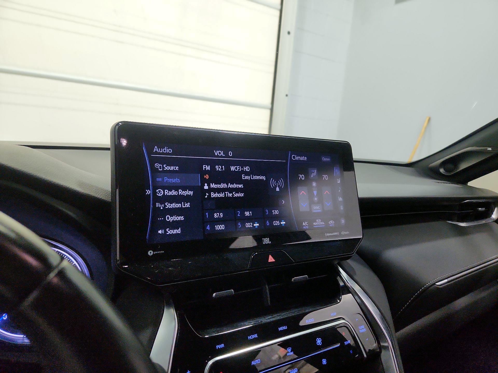 Thumbnail: 2021 Toyota Venza - 16