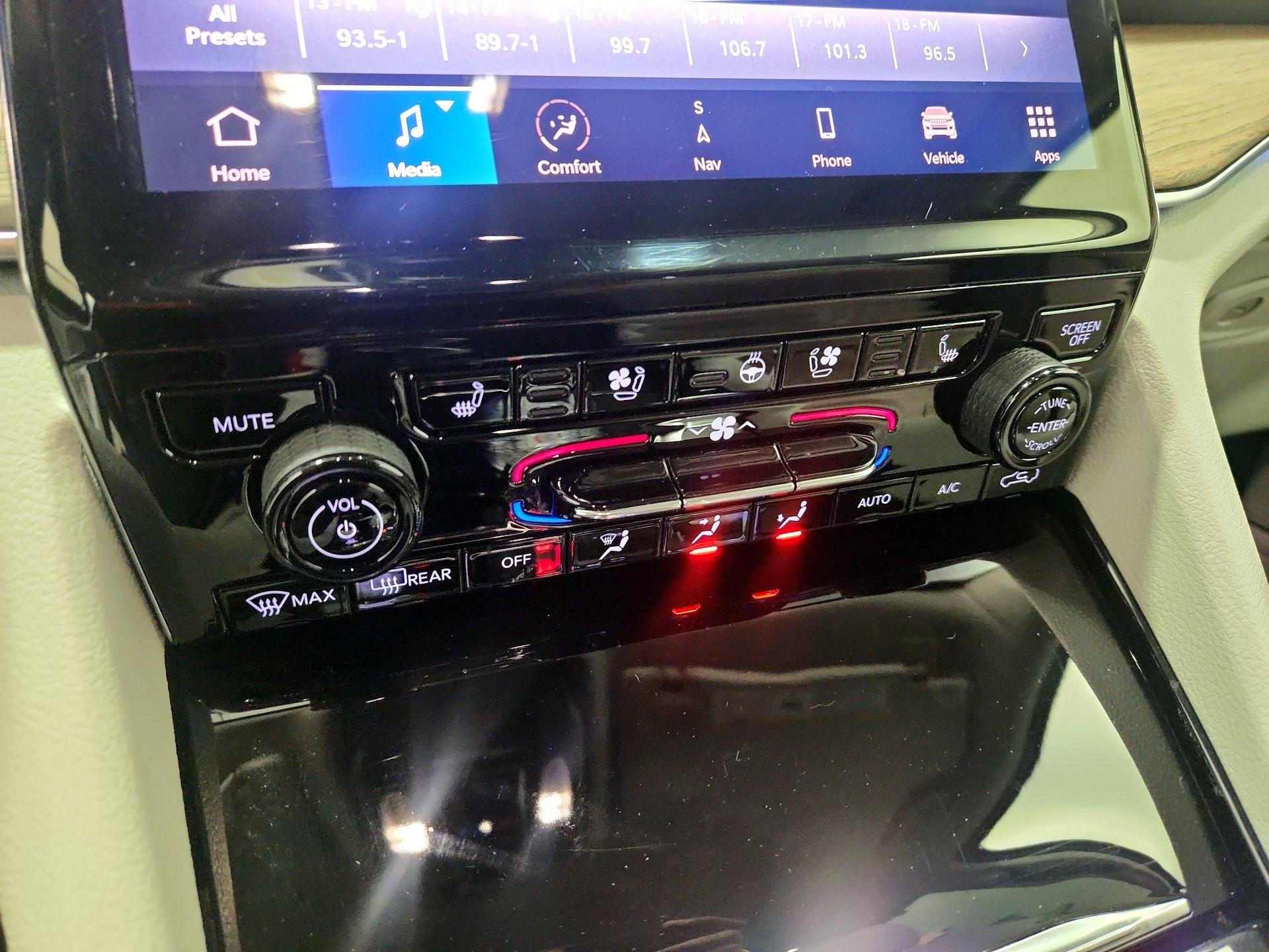 Thumbnail: 2022 Jeep Grand Cherokee L - 16