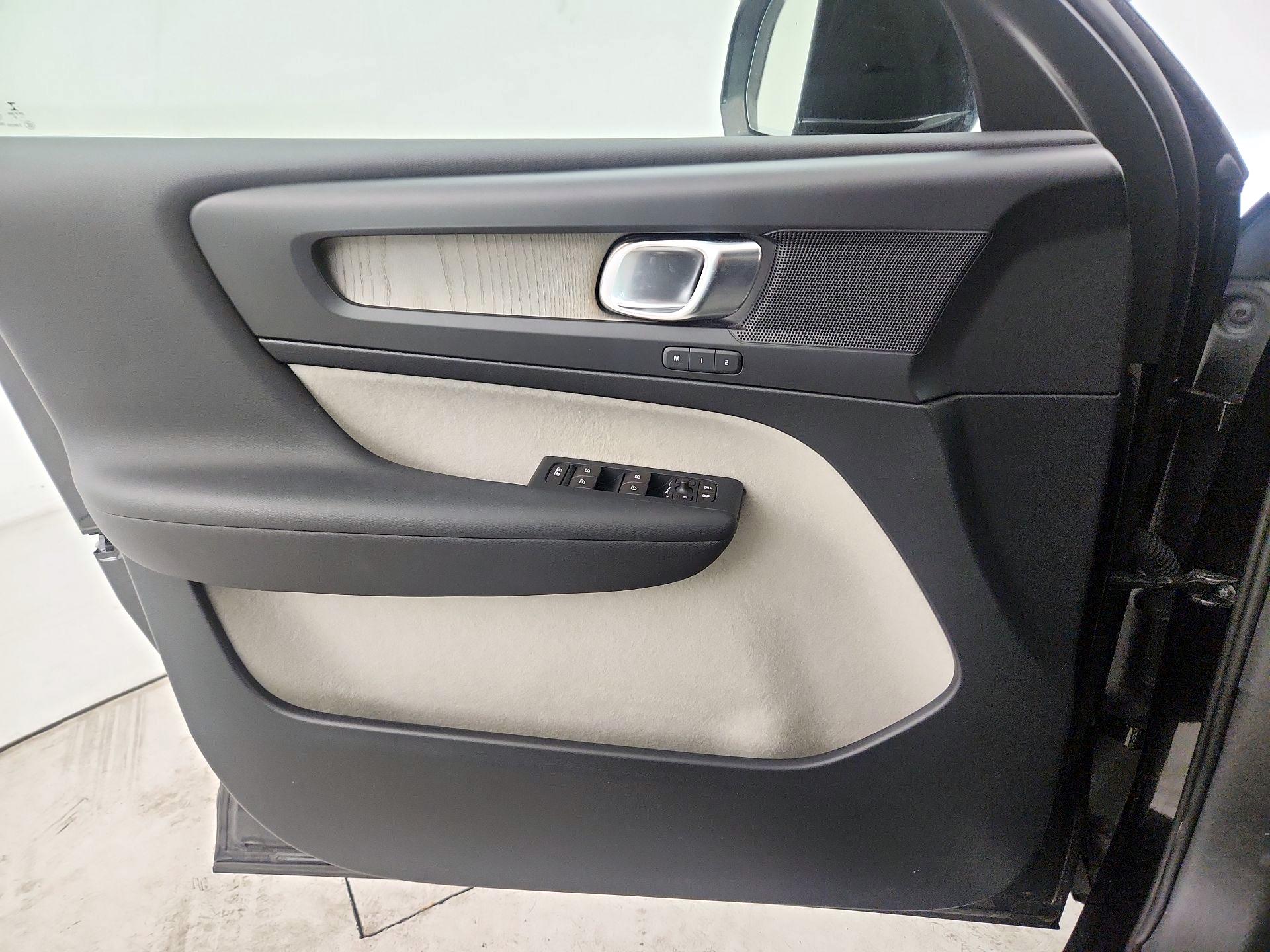 Thumbnail: 2019 Volvo XC40 - 10