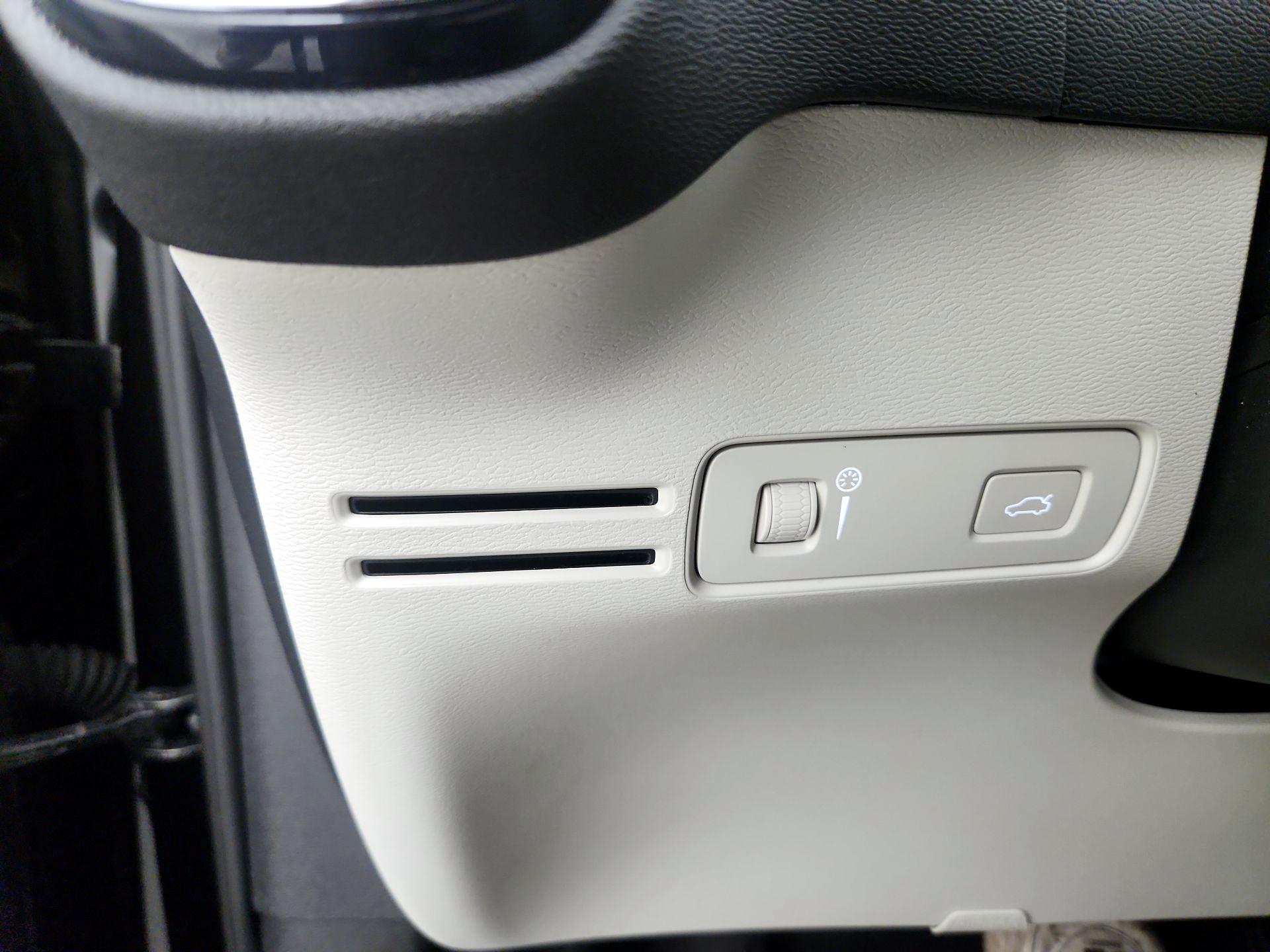 Thumbnail: 2019 Volvo XC40 - 11