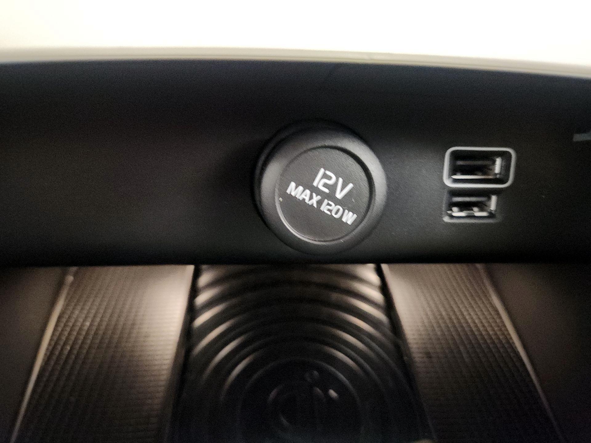 Thumbnail: 2019 Volvo XC40 - 16