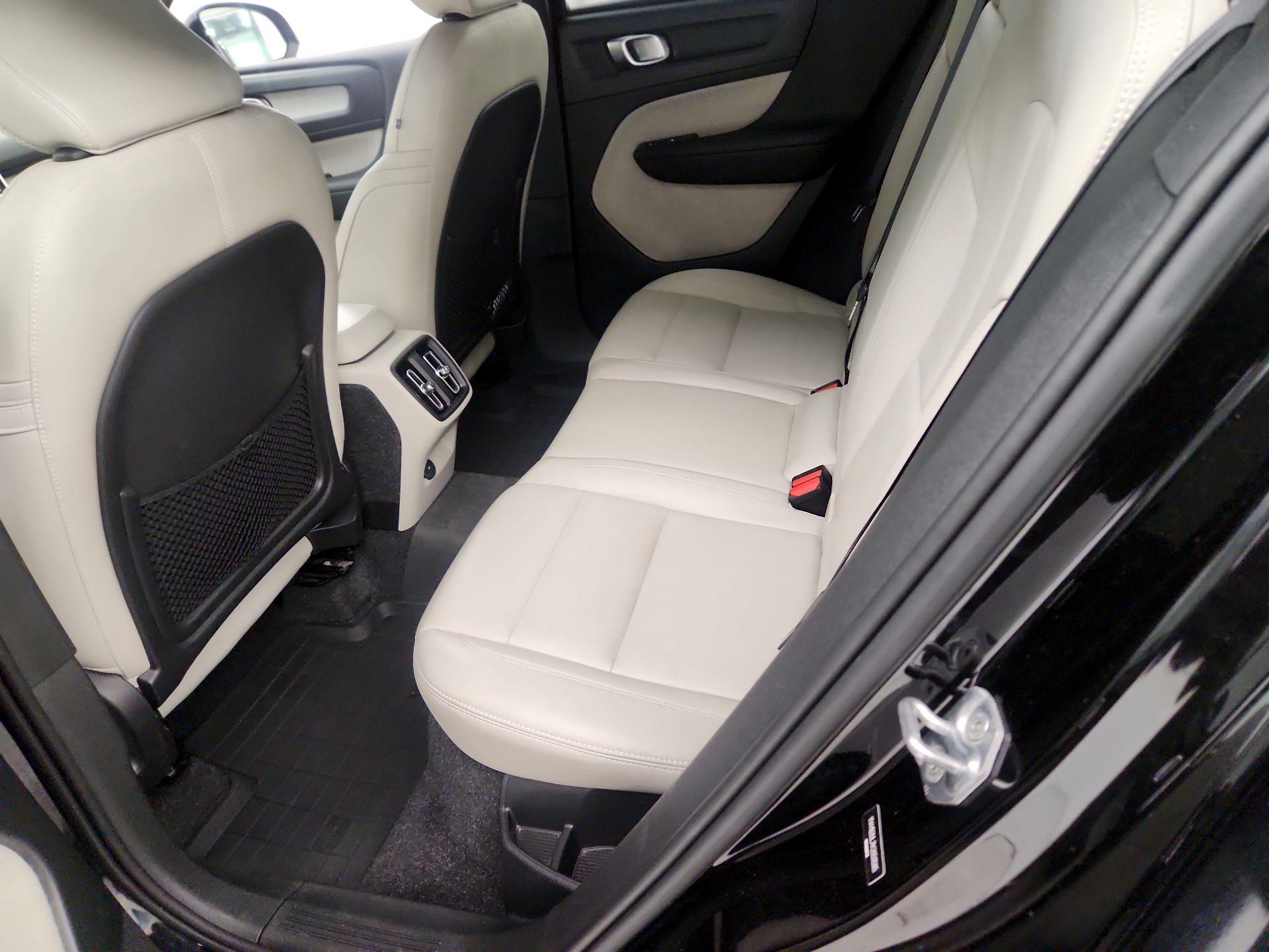 Thumbnail: 2019 Volvo XC40 - 17