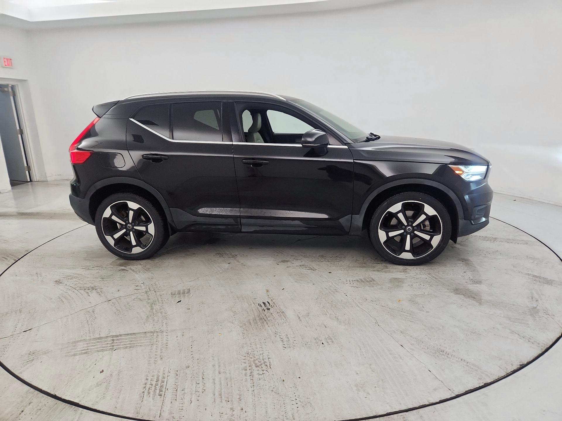 Thumbnail: 2019 Volvo XC40 - 4