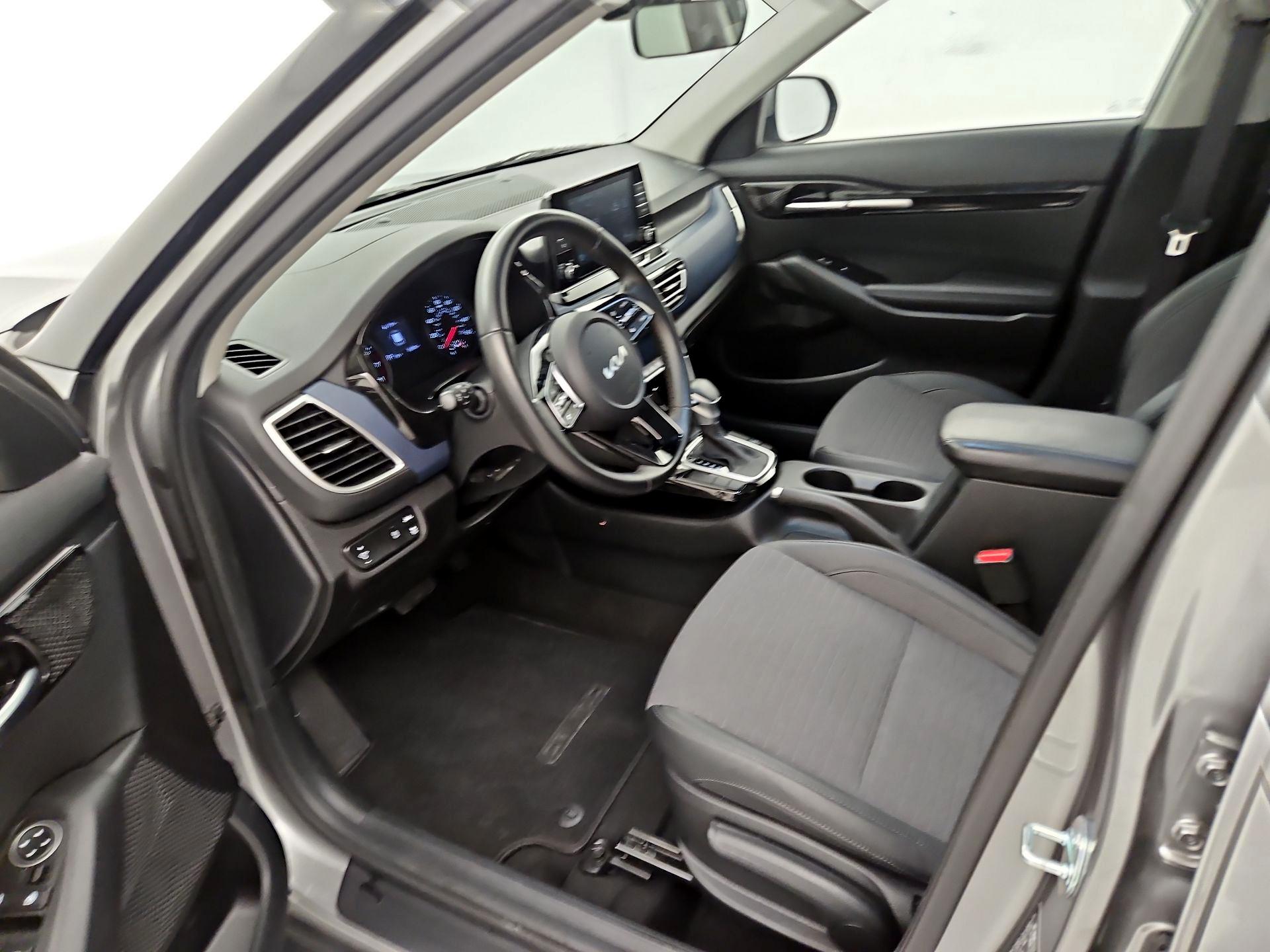 Thumbnail: 2023 Kia Seltos - 11