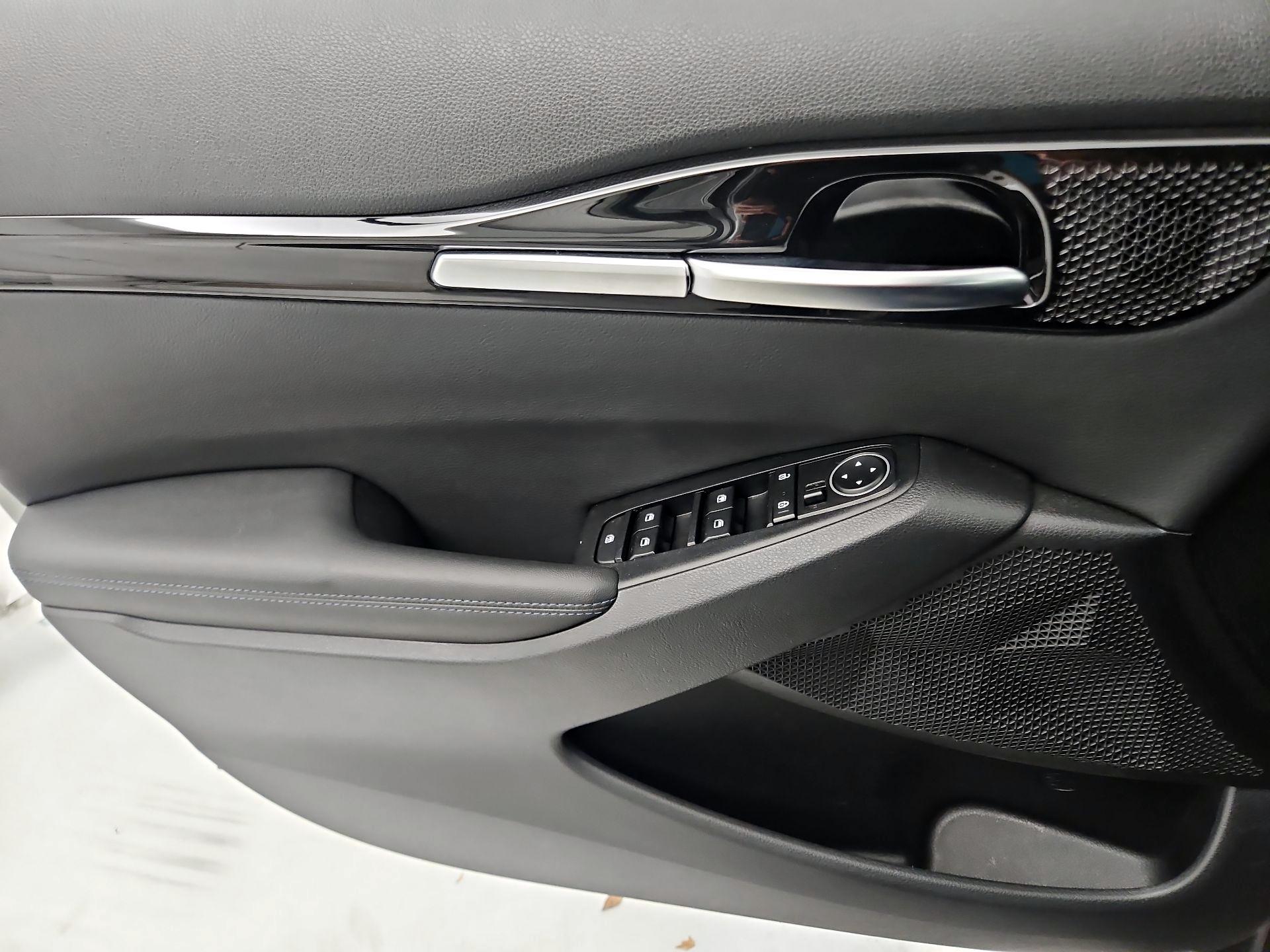 Thumbnail: 2023 Kia Seltos - 12