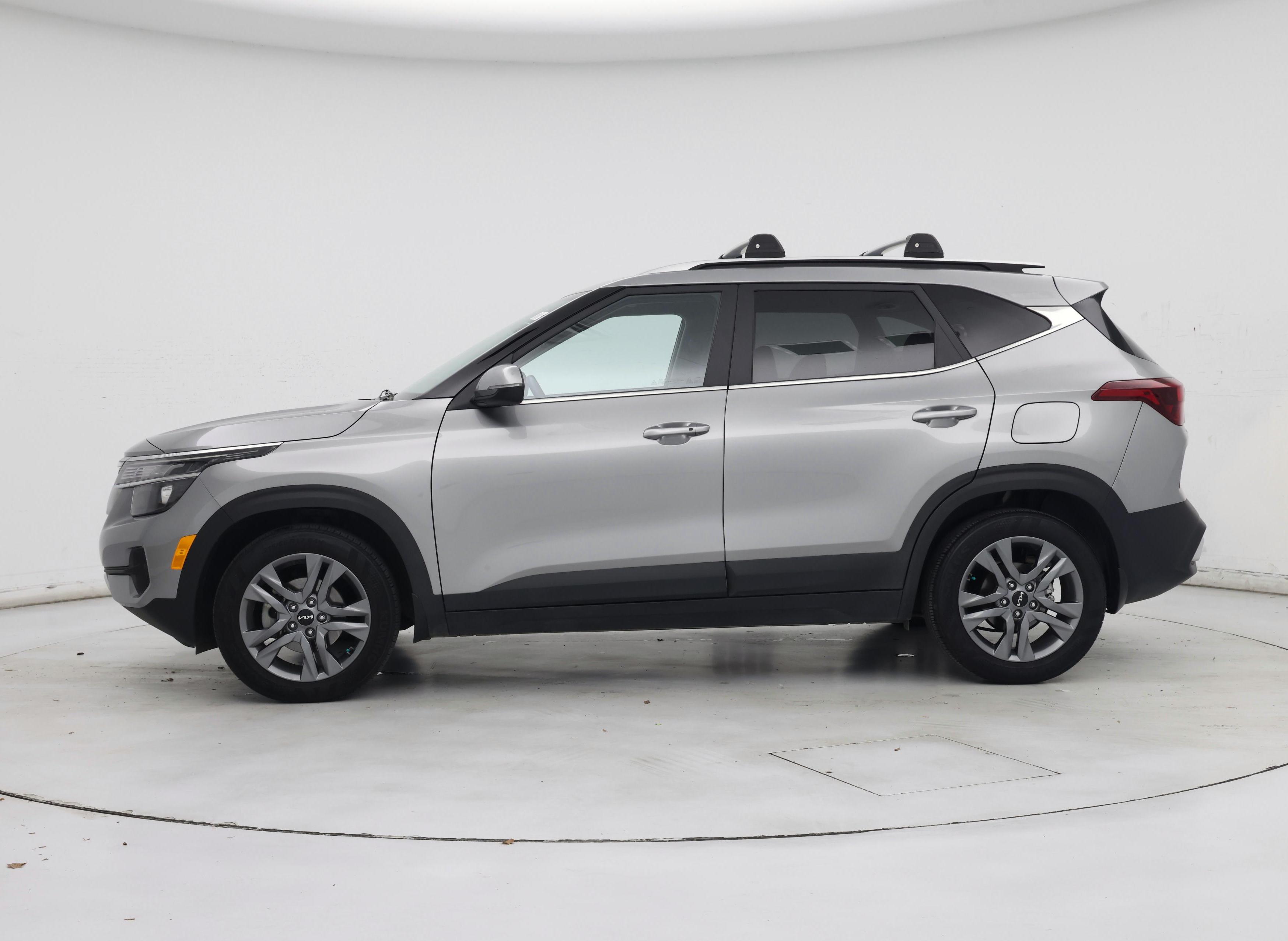 Thumbnail: 2023 Kia Seltos - 3