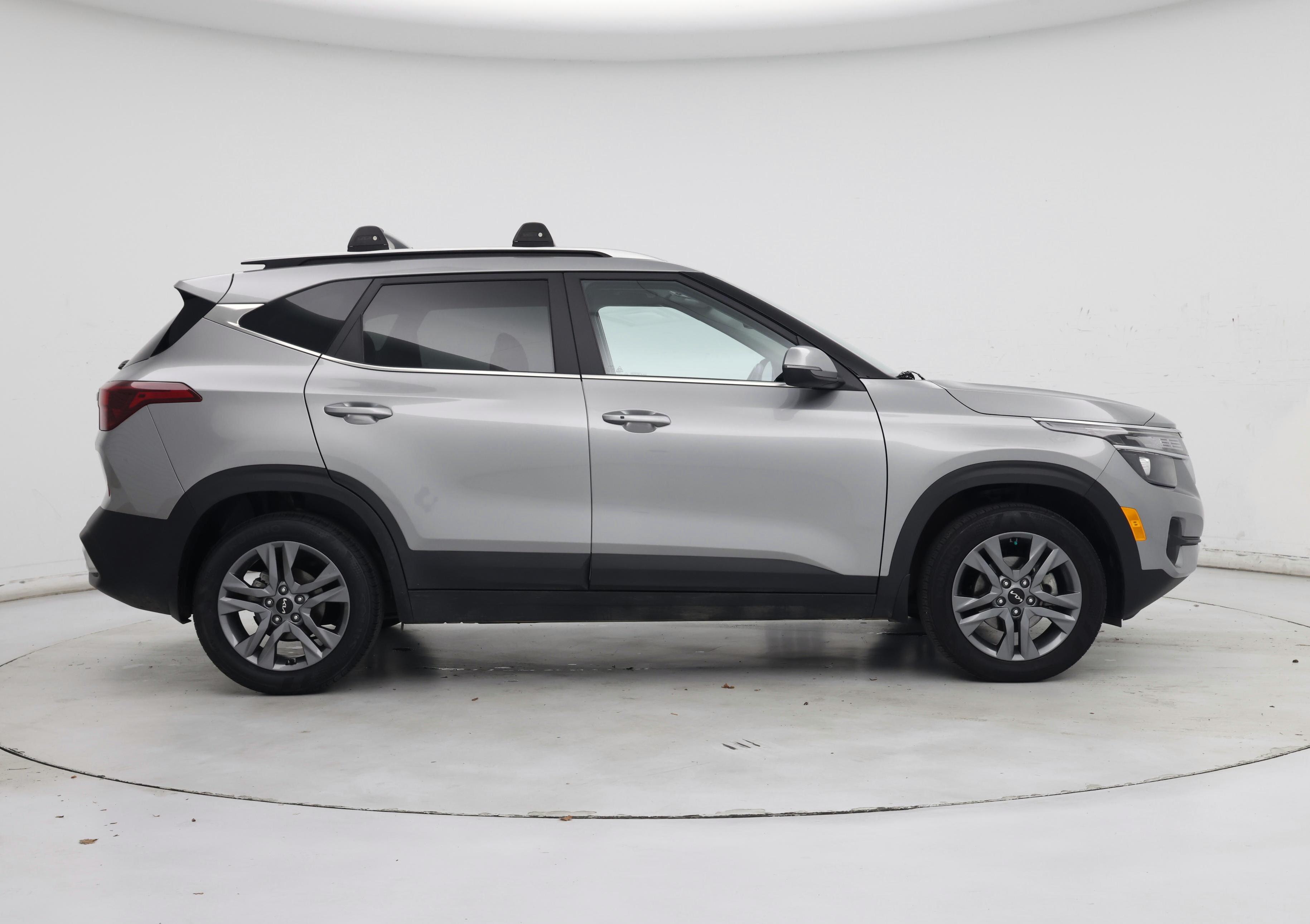 Thumbnail: 2023 Kia Seltos - 7