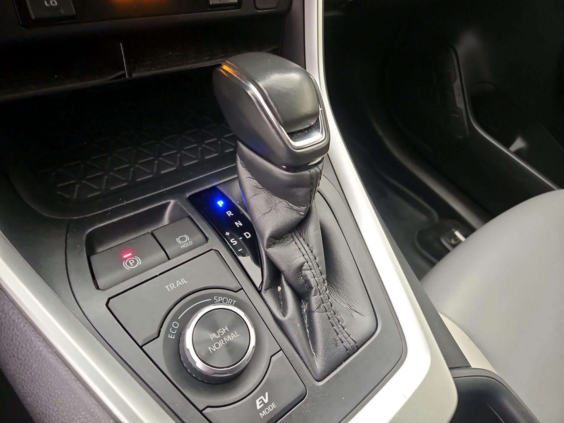 Thumbnail: 2023 Toyota RAV4 - 17