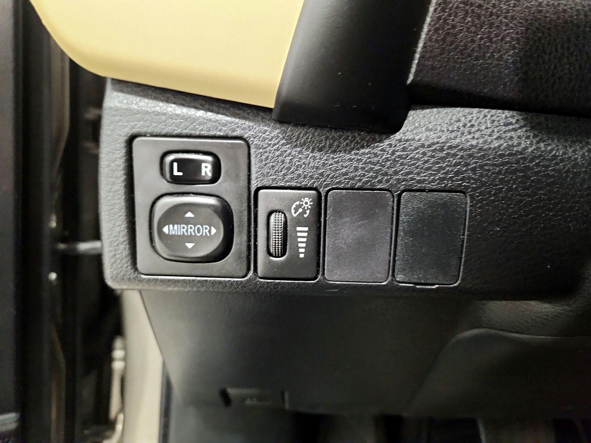 Thumbnail: 2017 Toyota Corolla - 13