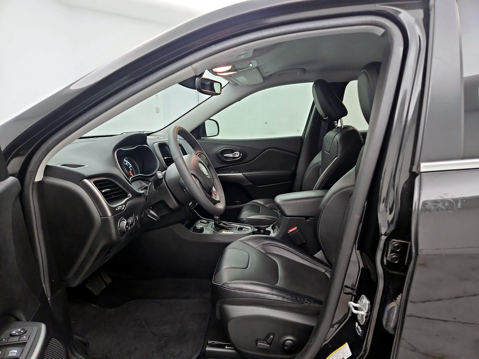 Thumbnail: 2022 Jeep Cherokee - 11