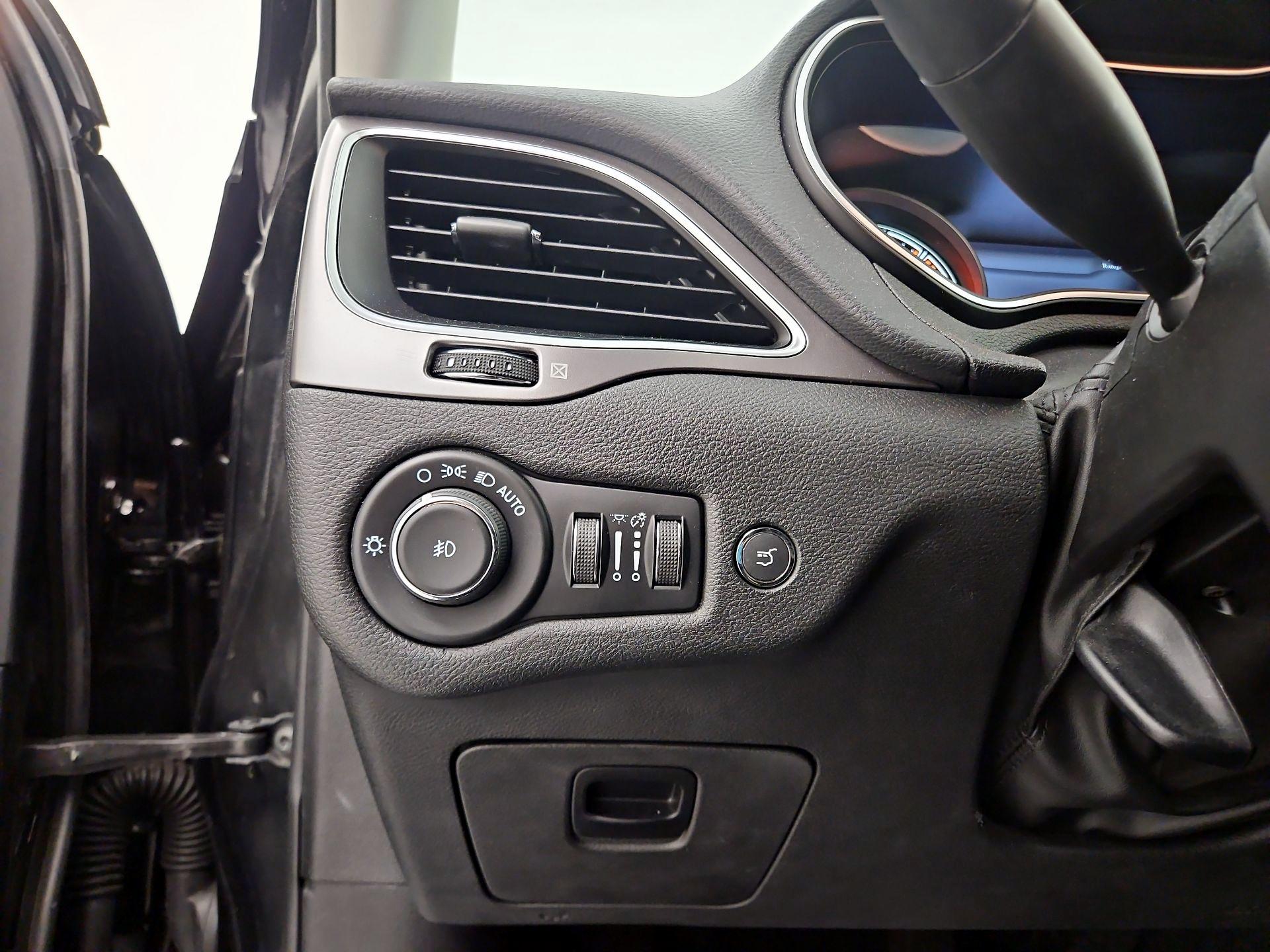 Thumbnail: 2022 Jeep Cherokee - 13