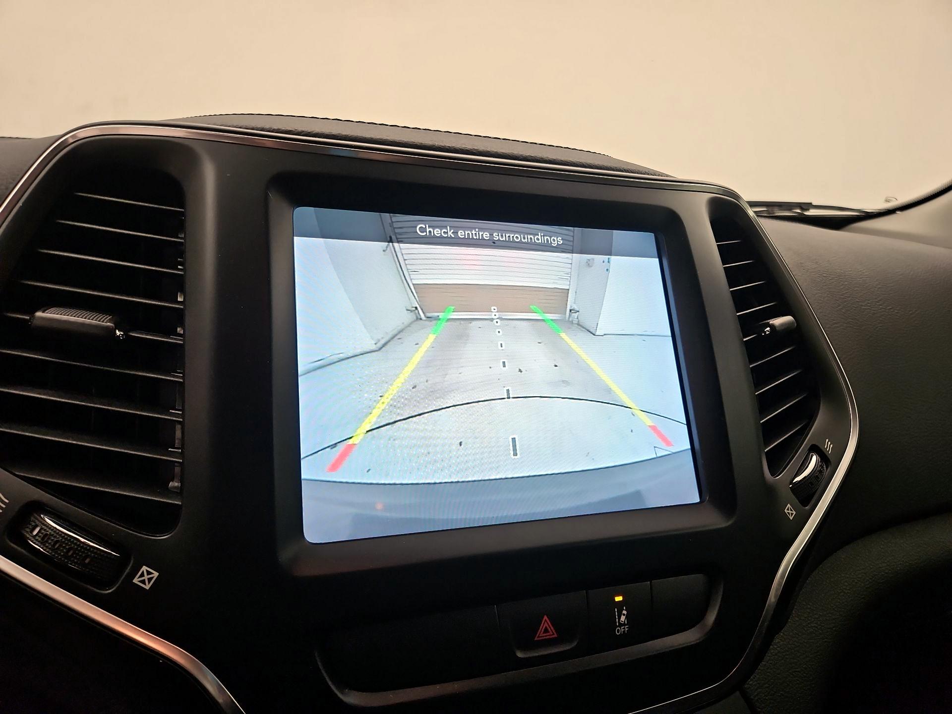 Thumbnail: 2022 Jeep Cherokee - 14