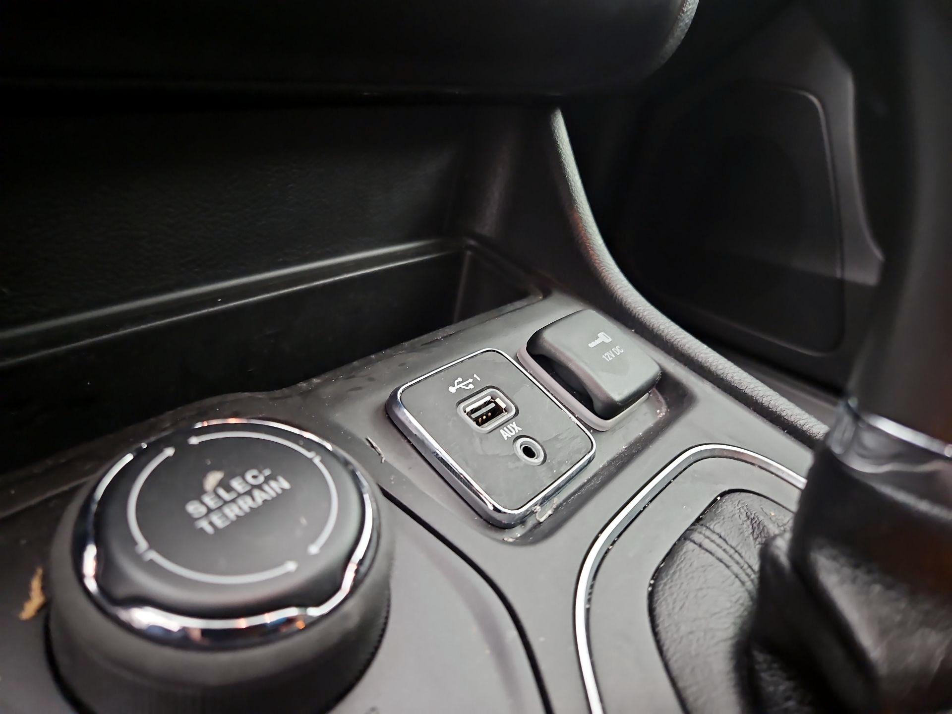 Thumbnail: 2022 Jeep Cherokee - 18