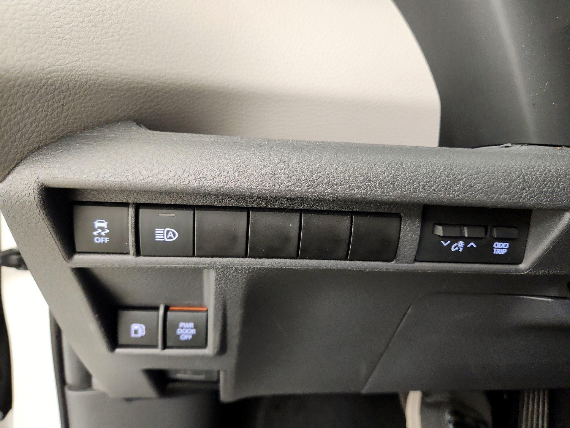 Thumbnail: 2024 Toyota Sienna - 13