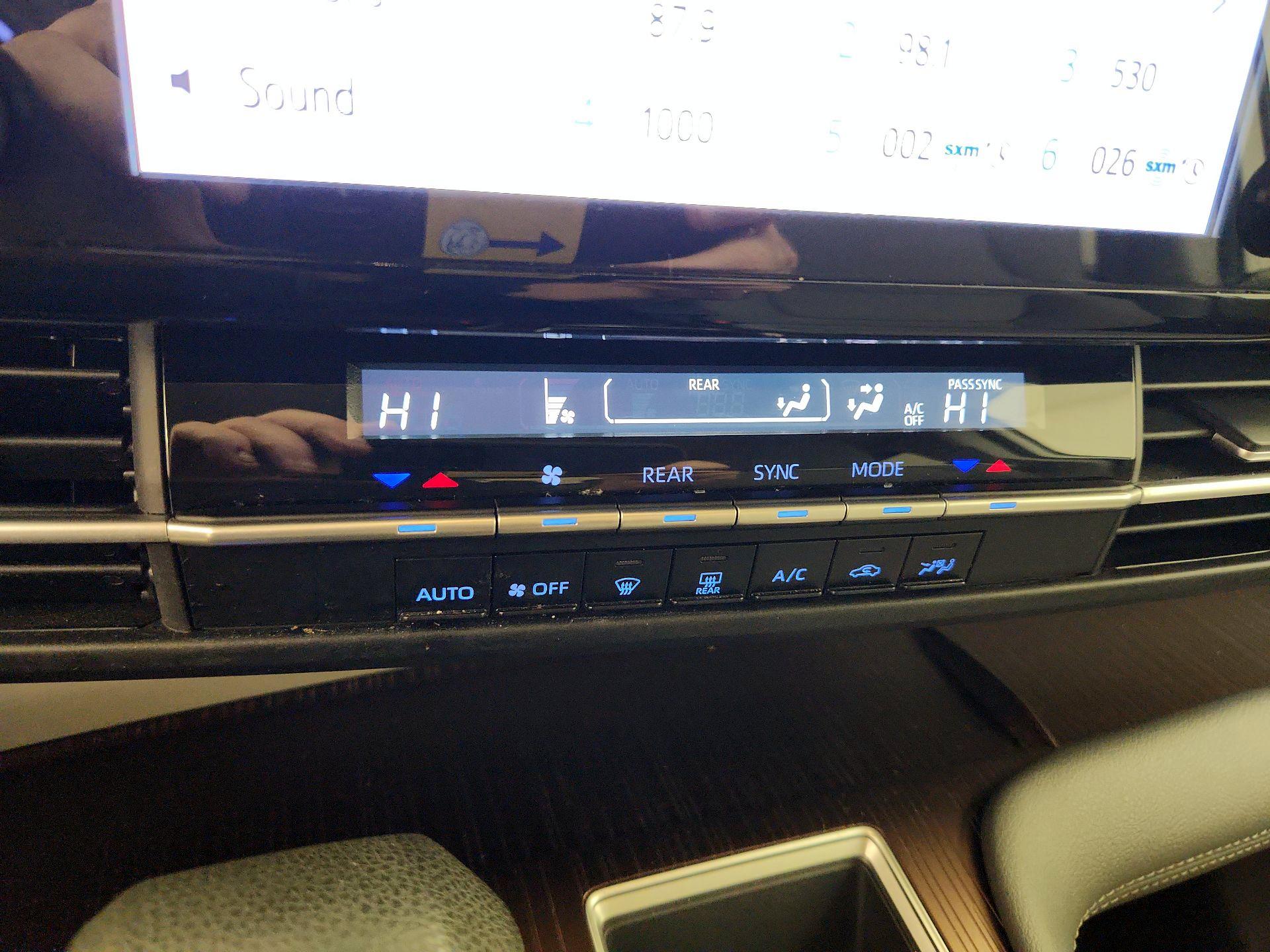 Thumbnail: 2024 Toyota Sienna - 16