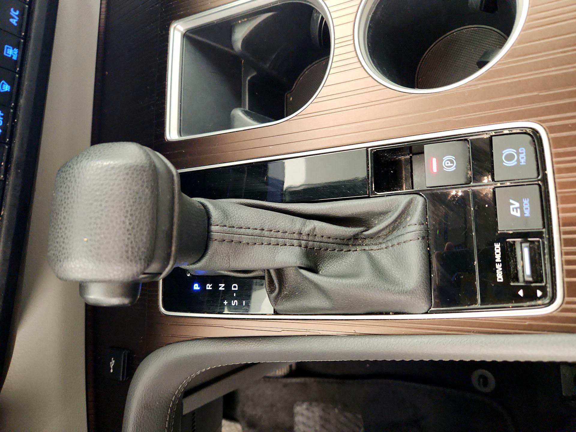 Thumbnail: 2024 Toyota Sienna - 17