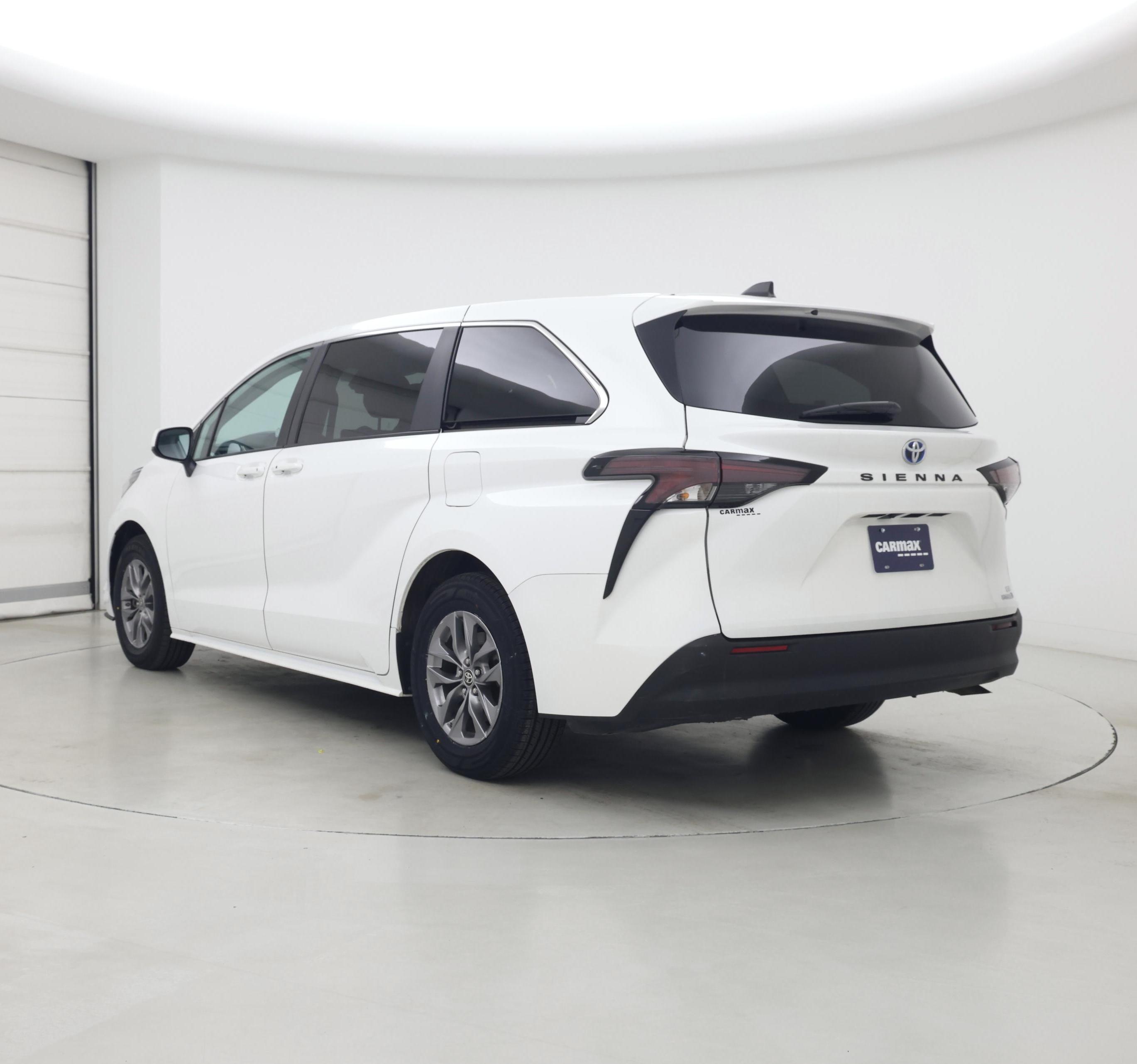Thumbnail: 2024 Toyota Sienna - 2