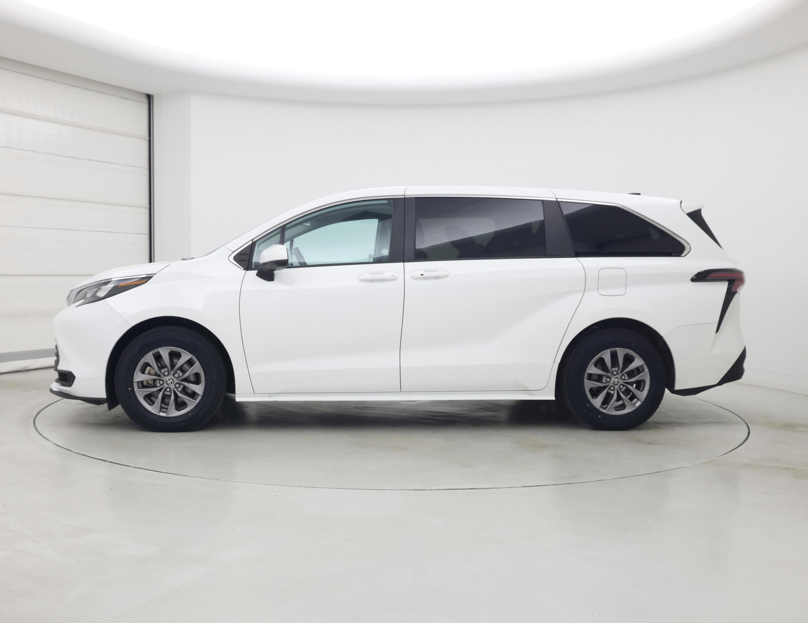 Thumbnail: 2024 Toyota Sienna - 3