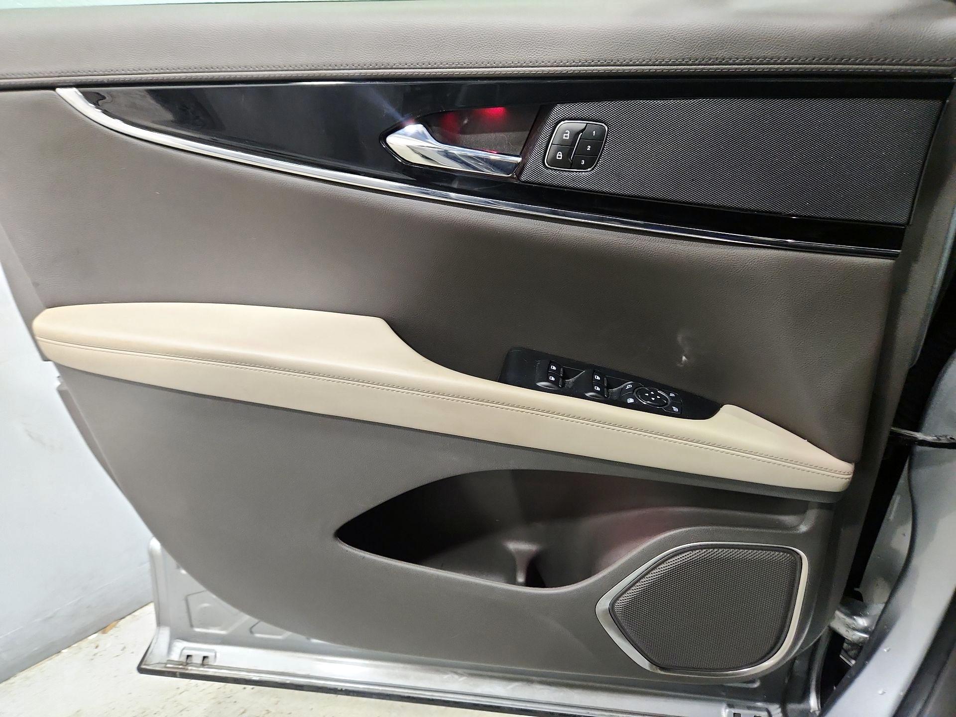 Thumbnail: 2023 Lincoln Nautilus - 12